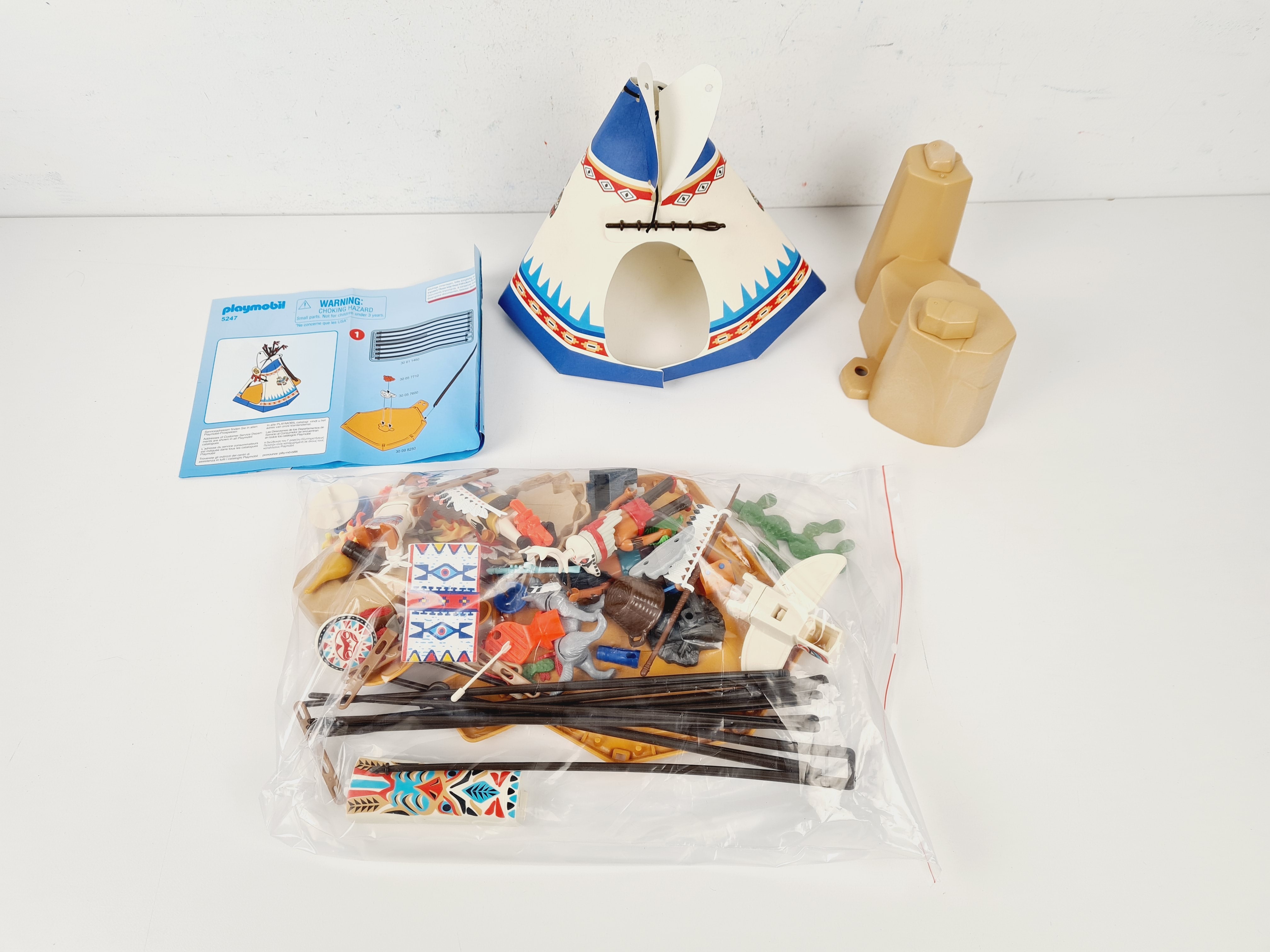 Voir photo 3 de Playmobil Western - 5247 Camp des indiens avec tipi - de 4 à 10 ans Playmobil Western - 5247 Camp des indiens avec tipi - de 4 à 10 ans Bon état - Vue 3 -