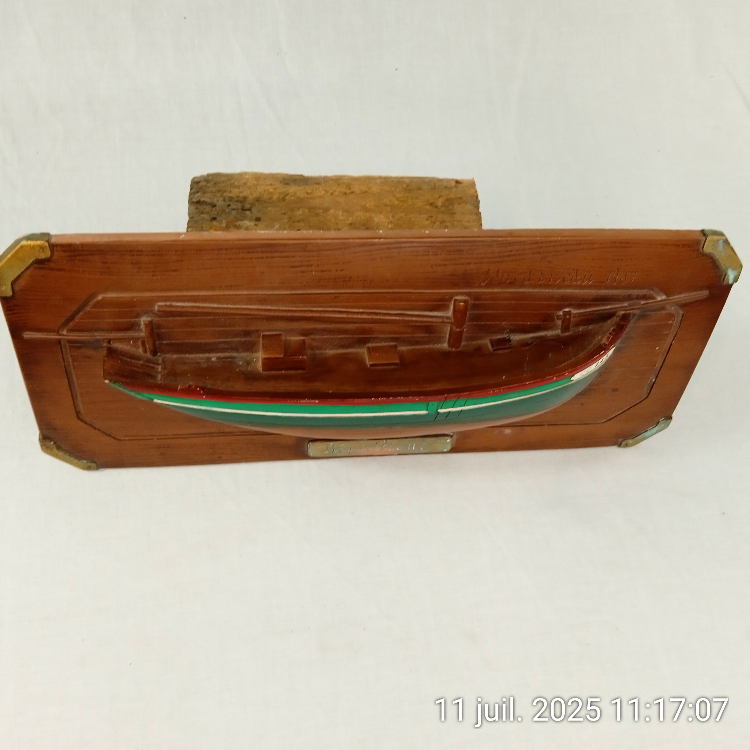 Tableau en relief demi coque de bateau 