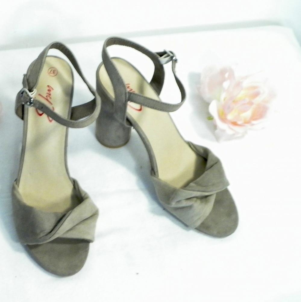 Escarpins Femme A Talon Taupe/ Beige MY B Pointure 37  - Vue 2 - 