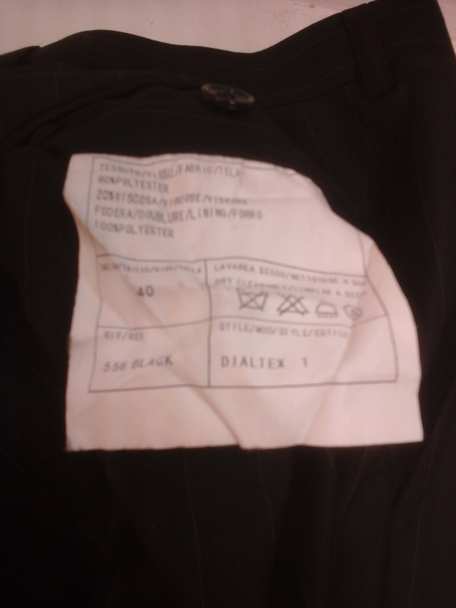 Voir photo 5 de Costume noir homme(veste+pantalon) ,Mac Douglas collection super 100's. Matière 59 % Laine,40 % Polyester,1% Elasthanne,Doublure 100% viscose,Etat neuf Costume noir homme(veste+pantalon) ,Mac Douglas collection super 100's. Matière 59 % Laine,40 % Polyester,1% Elasthanne,Doublure 100% viscose,Etat neuf Très bon état - Vue 5 -