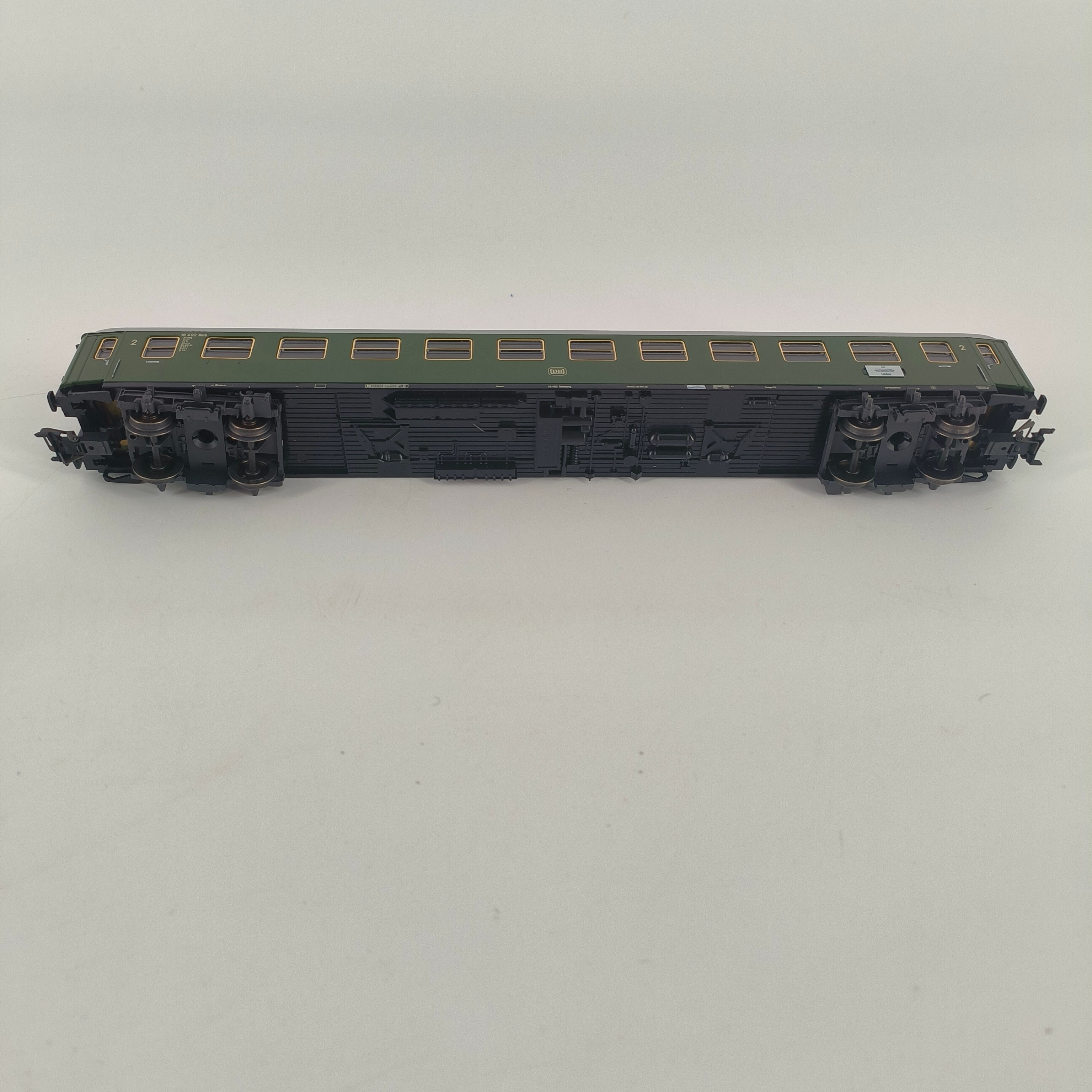 Voir photo 7 de Lot de deux wagons voyageurs-1ere et 2eme classe-ferroviaire-Marklin-HO Lot de deux wagons voyageurs-1ere et 2eme classe-ferroviaire-Marklin-HO Très bon état - Vue 7 -