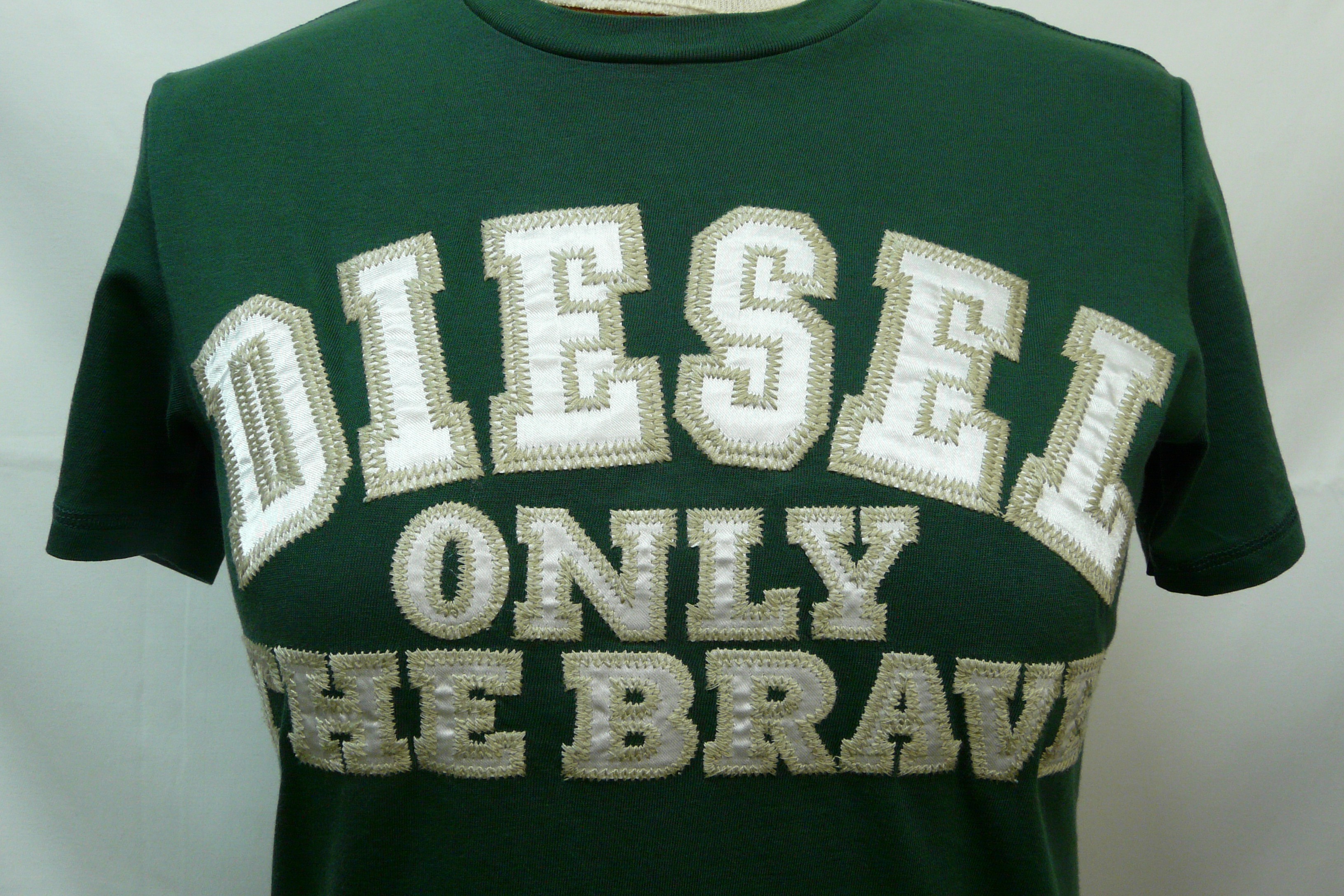 Voir photo 4 de E193 - T-shirt - Diesel - Âge 12 ans E193 - T-shirt - Diesel - Âge 12 ans Très bon état - Vue 4 -