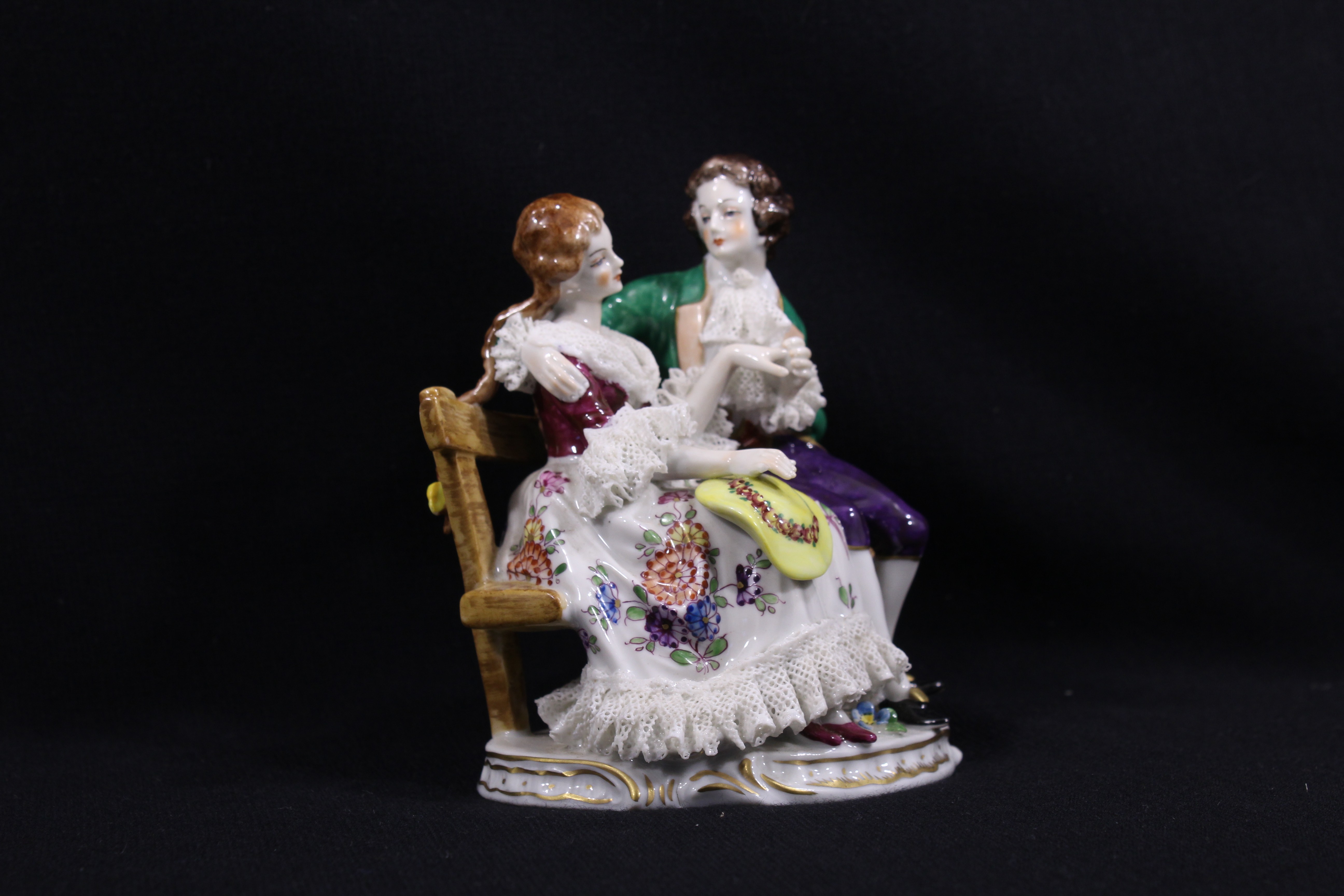 Voir photo 3 de Figurine en porcelaine saxo / Coupe - Signée Rudolstadt-Volkstedt XXᵉ Figurine en porcelaine saxo / Coupe - Signée Rudolstadt-Volkstedt XXᵉ Bon état - Vue 3 -