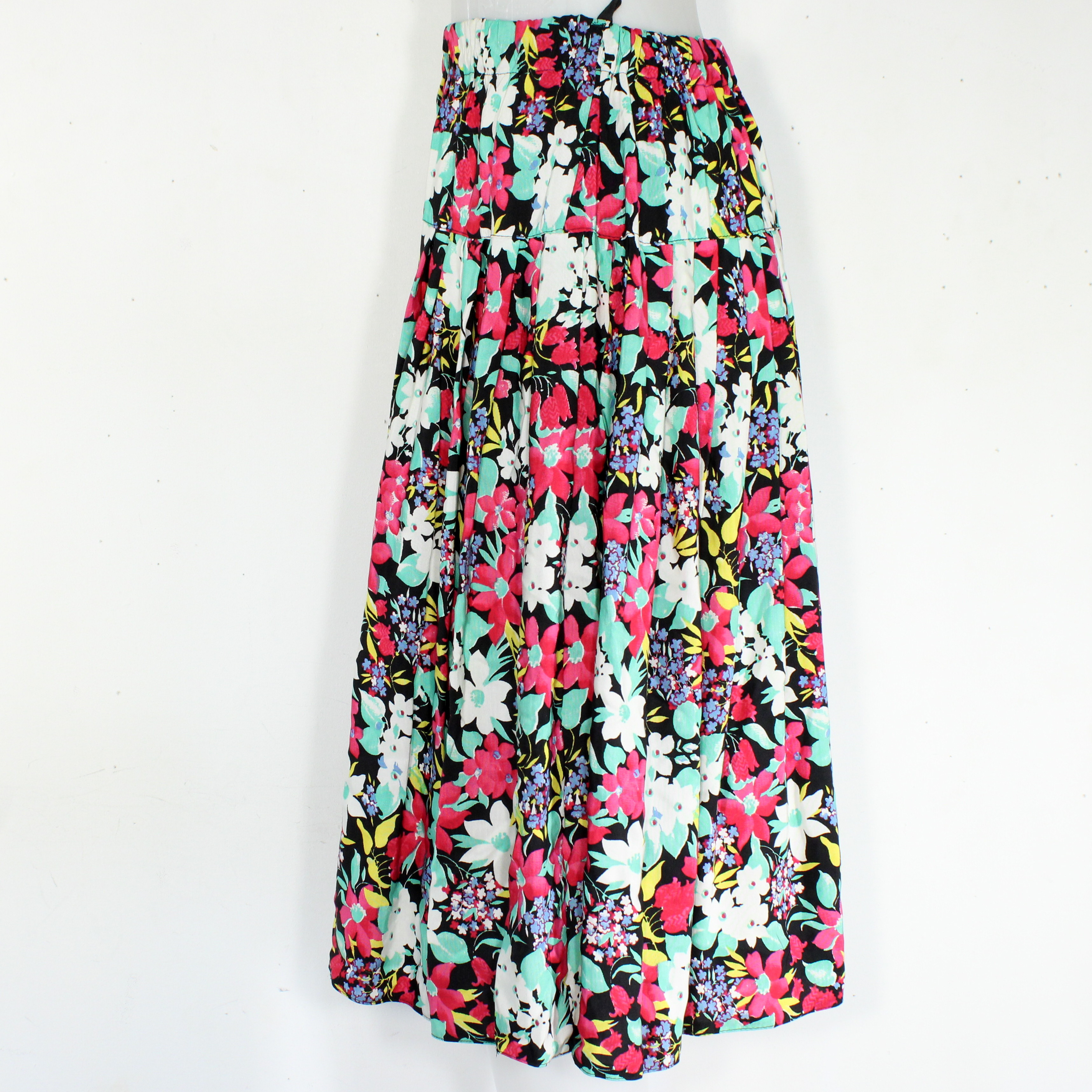 Voir photo 2 de Jupe Vintage Fleurie Taille Estimée 38 Jupe Vintage Fleurie Taille Estimée 38 Bon état - Vue 2 -