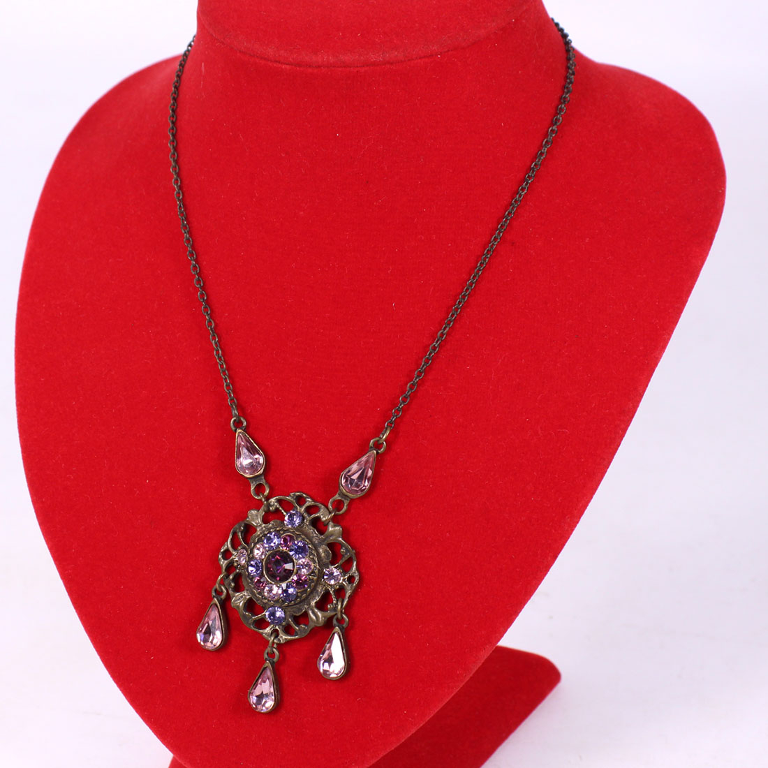 Collier Rose Paris Bon état -  reconditionné disponible sur Label Emmaüs