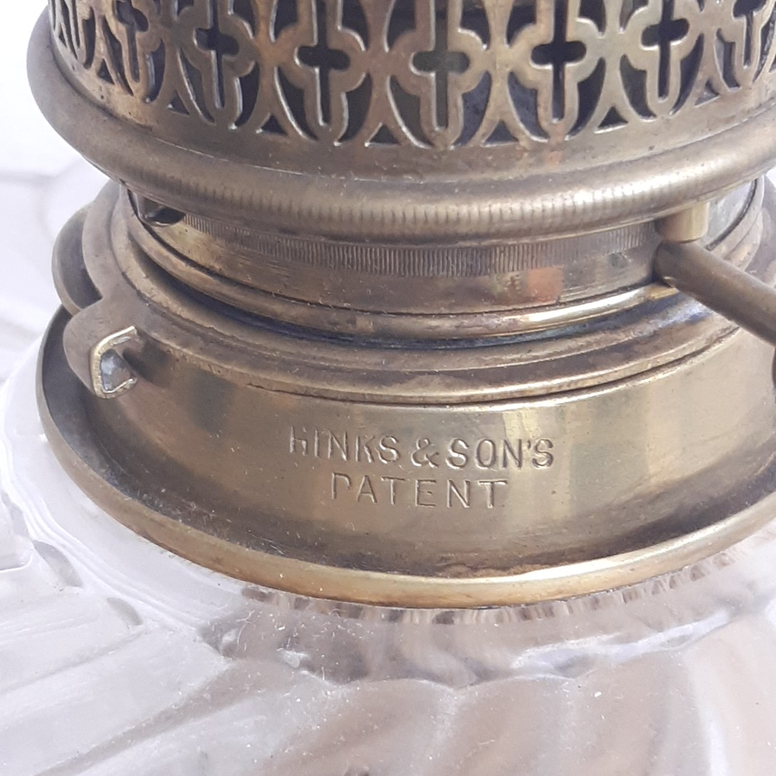 Lampe à pétrole vintage en porcelaine et cristal de bohème signé hinks & son's patent - Photo 5