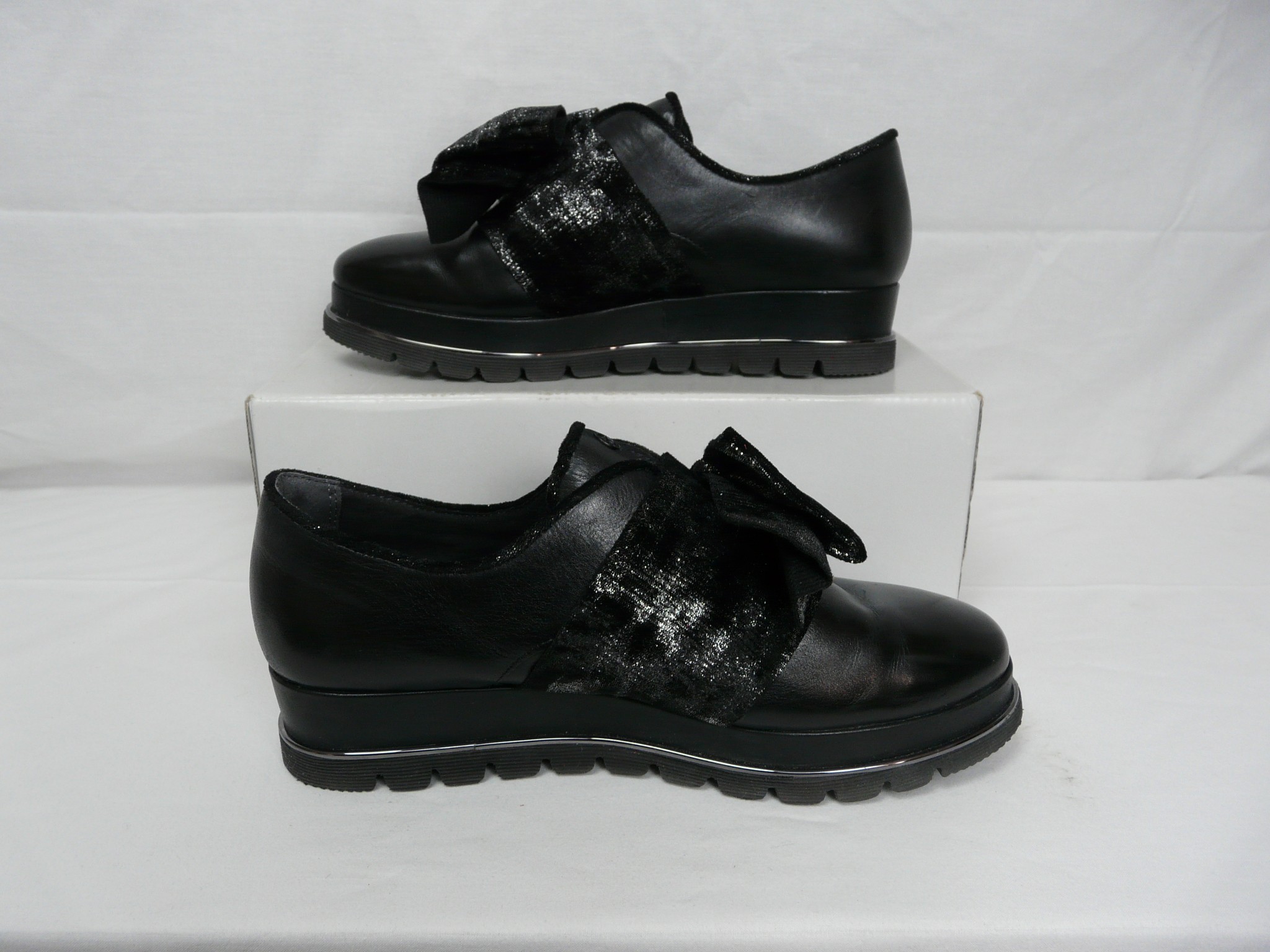 Voir photo 3 de C147 - Chaussures de ville en cuir - Tamaris - Pointure 39 C147 - Chaussures de ville en cuir - Tamaris - Pointure 39 Très bon état - Vue 3 -