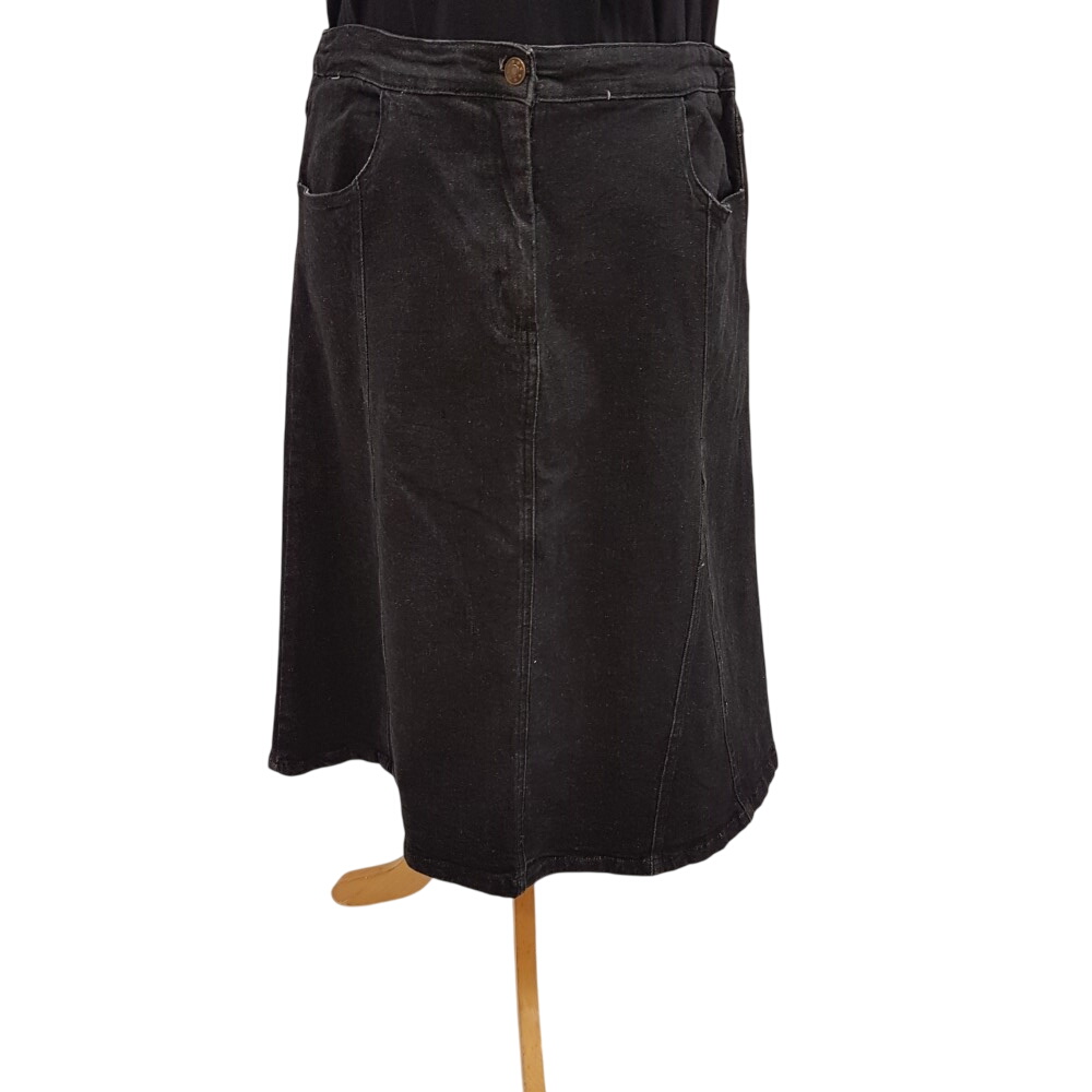 Jupe en jean trapèze noire - BLEU BONHEUR - taille 42 Très bon état -  reconditionné disponible sur Label Emmaüs