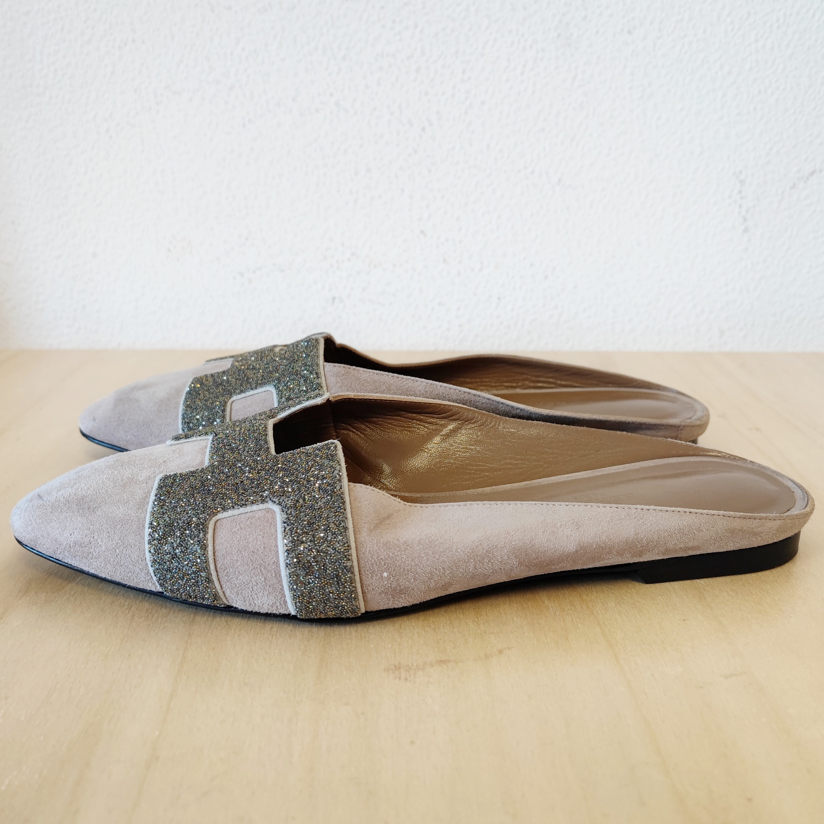 Voir photo 4 de HERMES - Mocassins style mules " Roxanne " - 40 - Femme HERMES - Mocassins style mules " Roxanne " - 40 - Femme Bon état - Vue 4 -