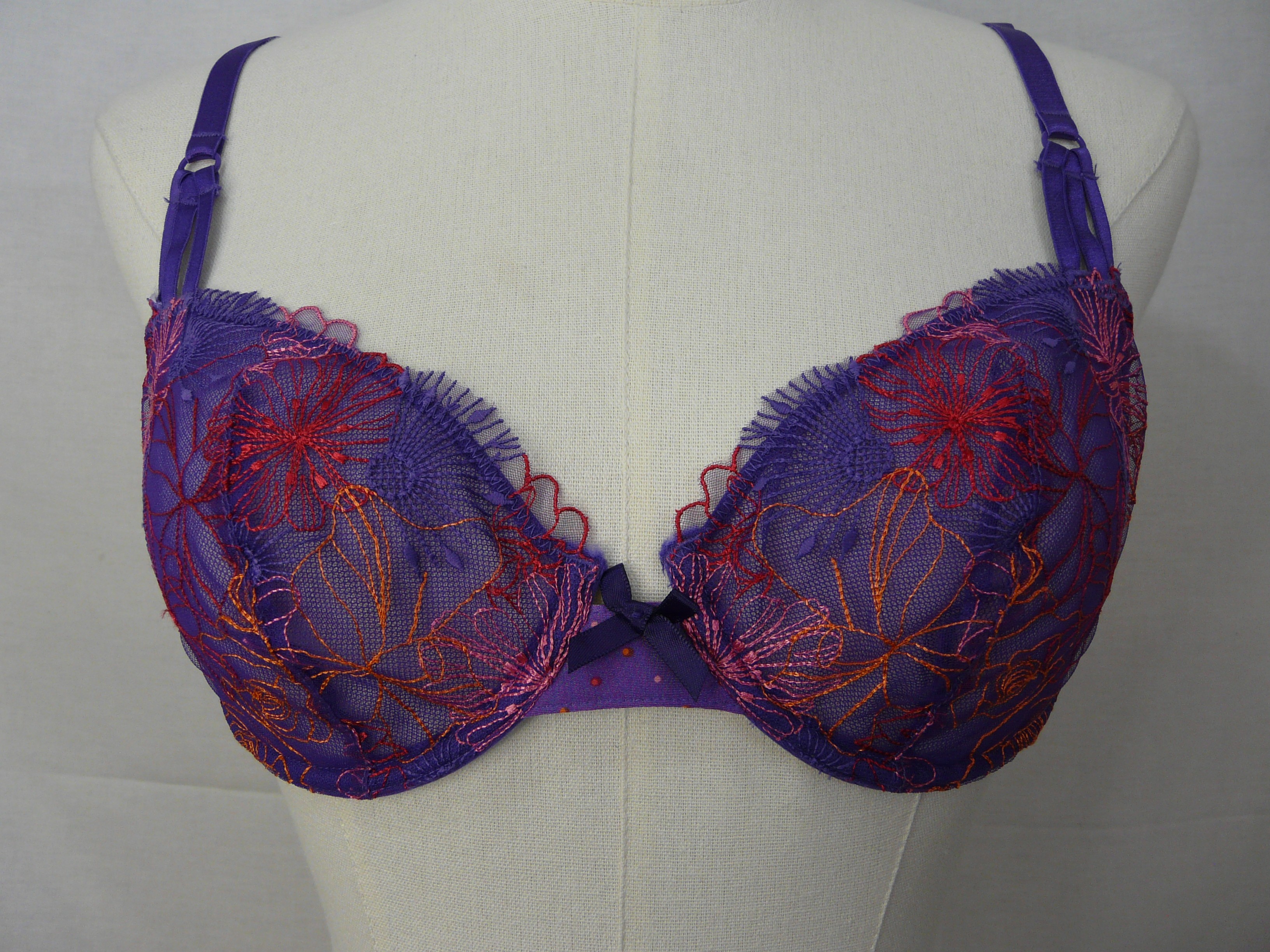 Voir photo 4 de L54 - Lot de soutien-gorge - Jardin Secret - Taille 90B L54 - Lot de soutien-gorge - Jardin Secret - Taille 90B Comme neuf - Vue 4 -