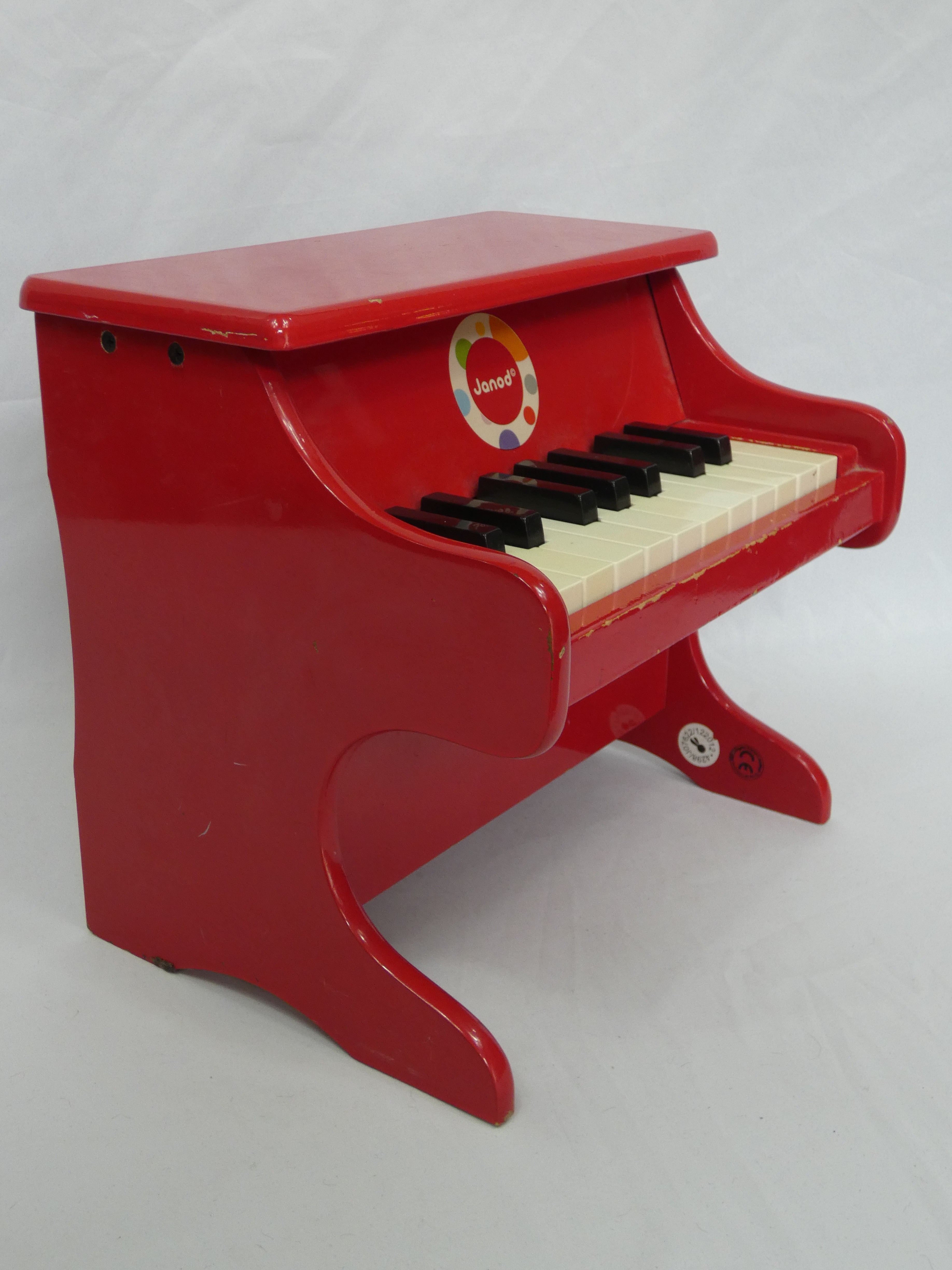 Voir photo 3 de Piano en bois rouge de 18 touches pour enfant de marque JANOD Piano en bois rouge de 18 touches pour enfant de marque JANOD Bon état - Vue 3 -