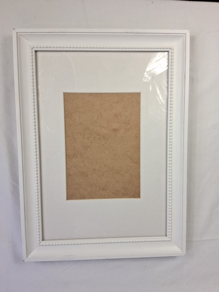 3 cadres pour photos ou oeuvres d'art en bois blanc décor perles à suspendre ou à poser - Photo 1