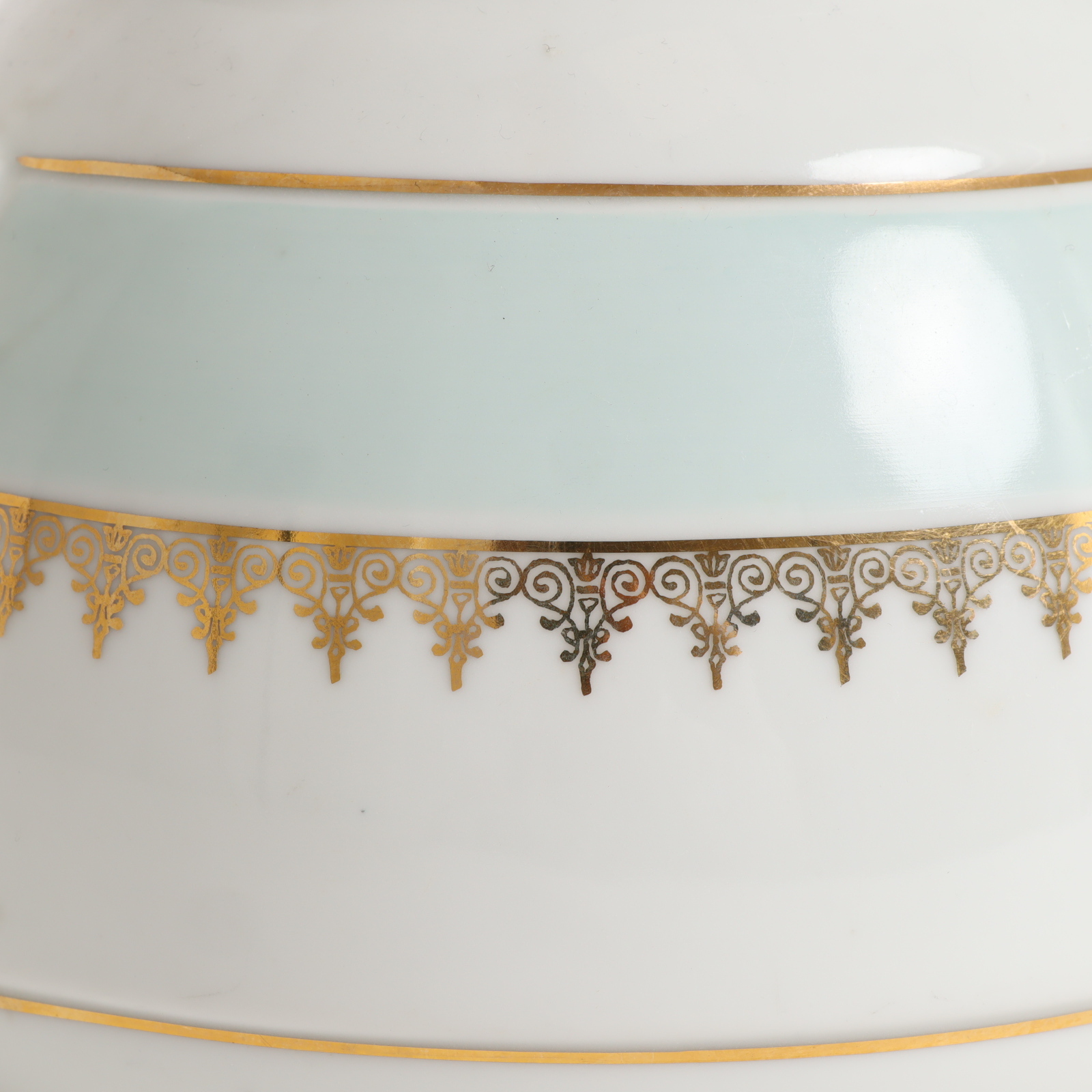 Théière en porcelaine de couleuvre en pâte et émail de Limoges Bon état - Vue 4 - 