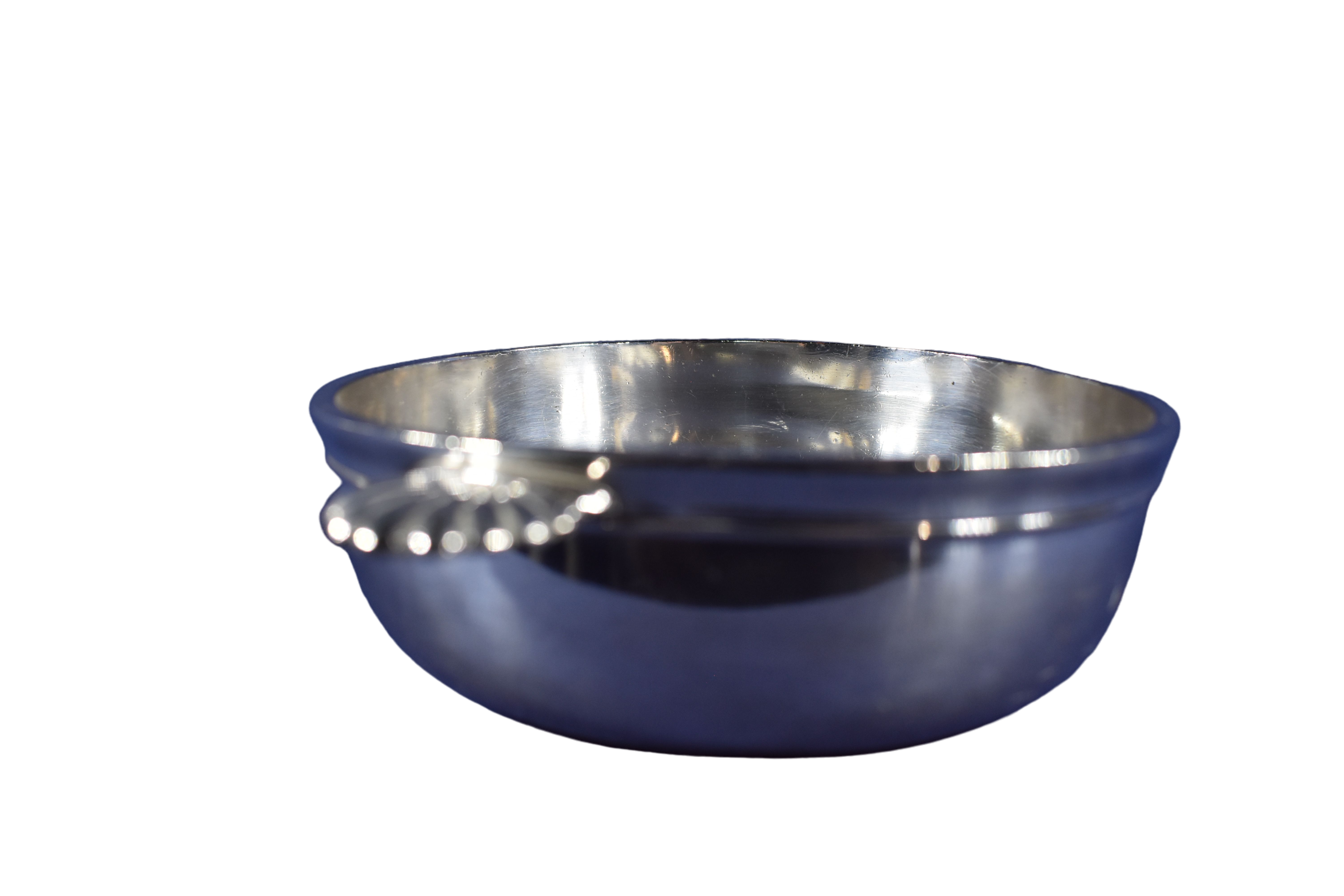 Acheter coupe en métal argenté (usée) pouvant être utilisée comme vide-poche État correct - 15,00 € coupe en métal argenté (usée) pouvant être utilisée comme vide-poche État correct - reconditionné disponible sur Label Emmaüs