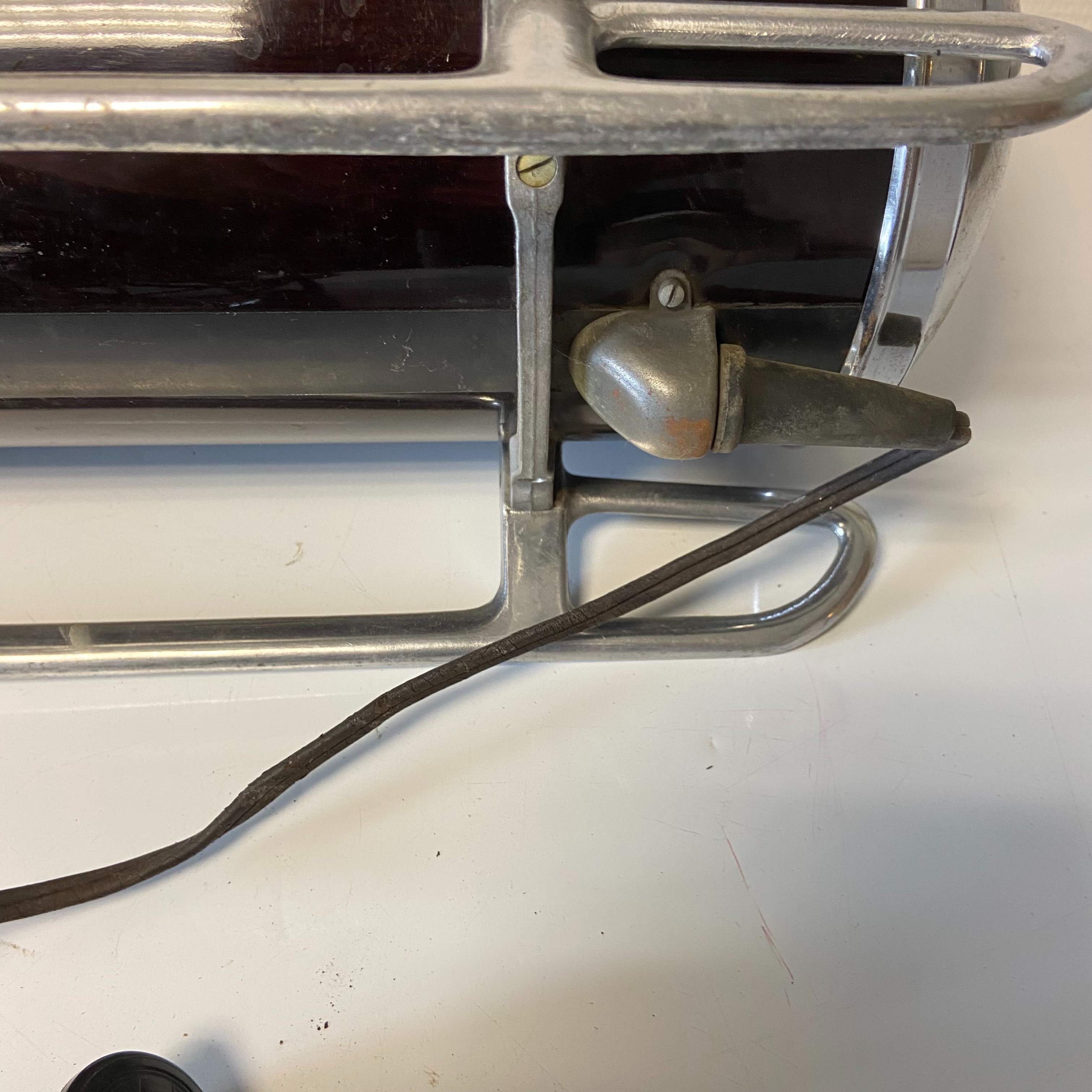 Aspirateur traineau vintage S.E.V vintage ( années 50) qui fonctionne dans sa mallette d'origine - Très bon état - Photo 6