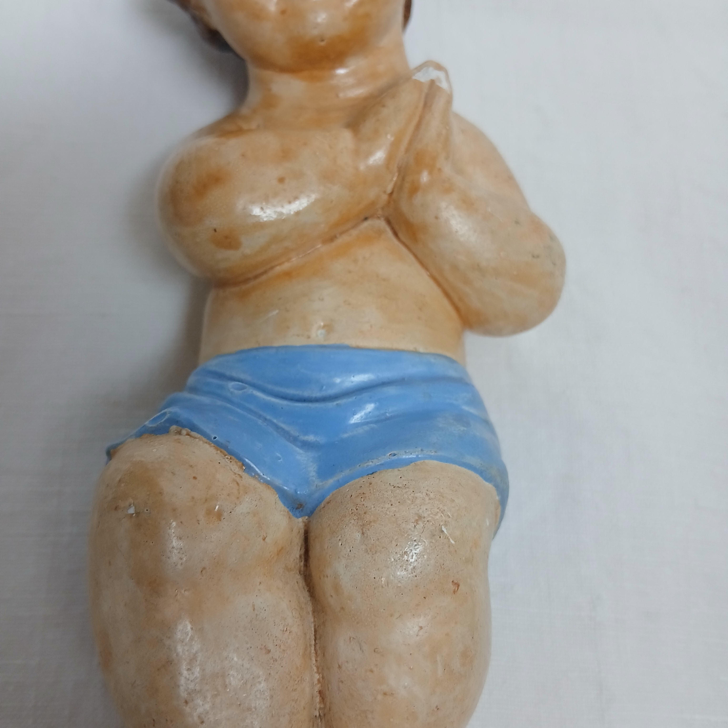 Enfant Jésus en plâtre, peint à l'huile Bon état - Vue 14 - 
