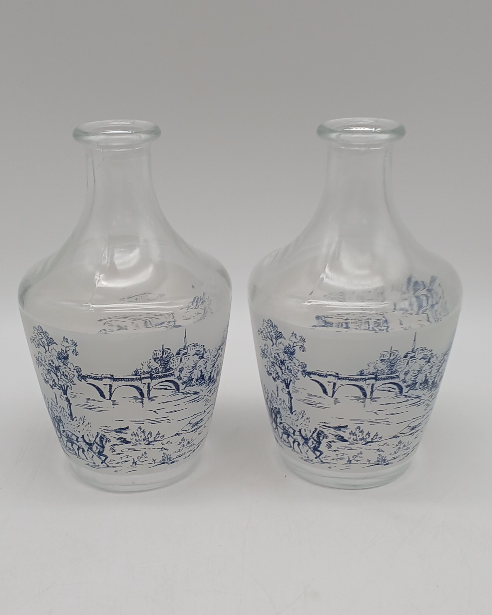 Ensemble de 2 vases soliflore en verre - Années 60 - style romantique - France  - Vue 2 - 