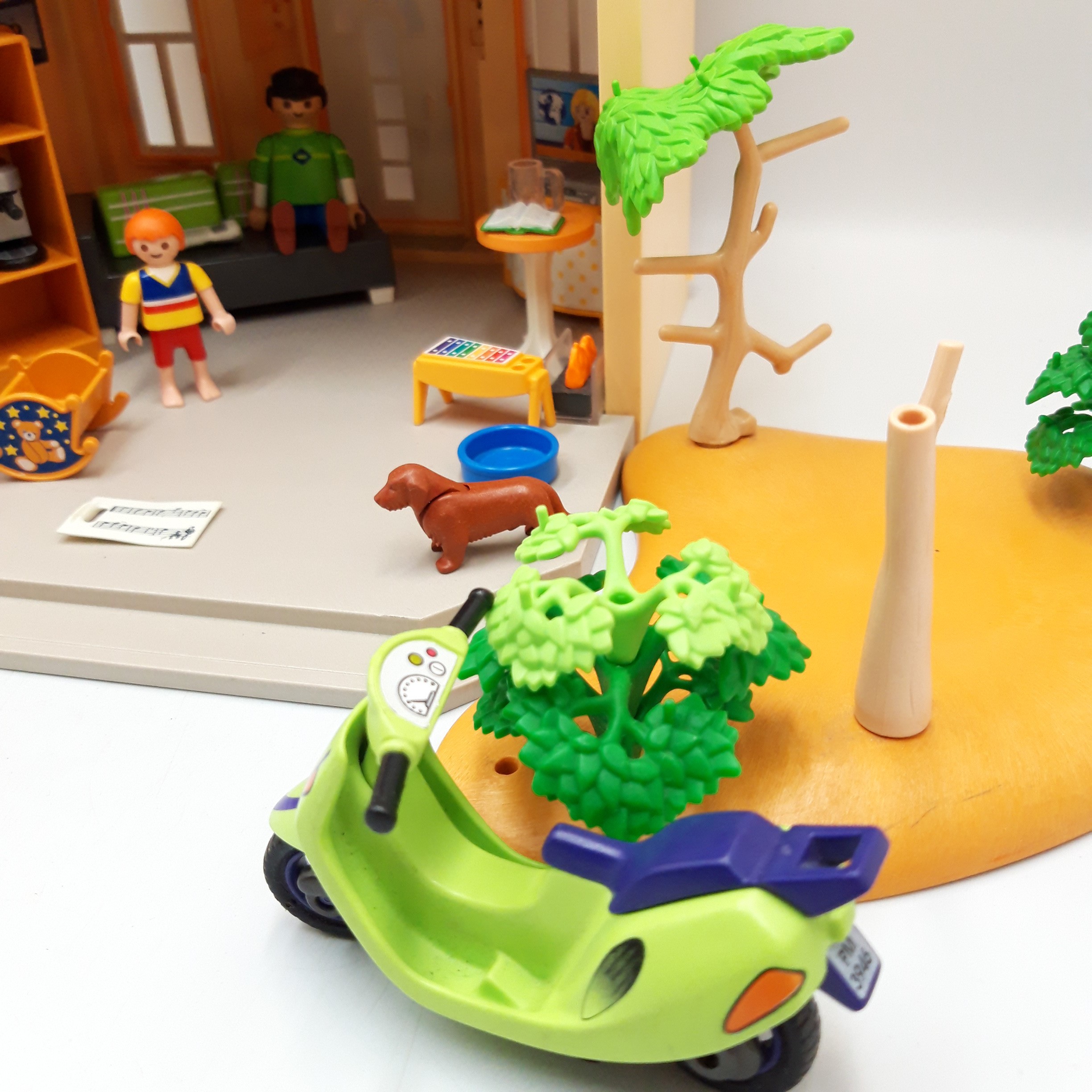 Playmobil 'Maison de ville avec accessoires' référence d'origine 70014, 60 pièces Bon état - Vue 9 - 