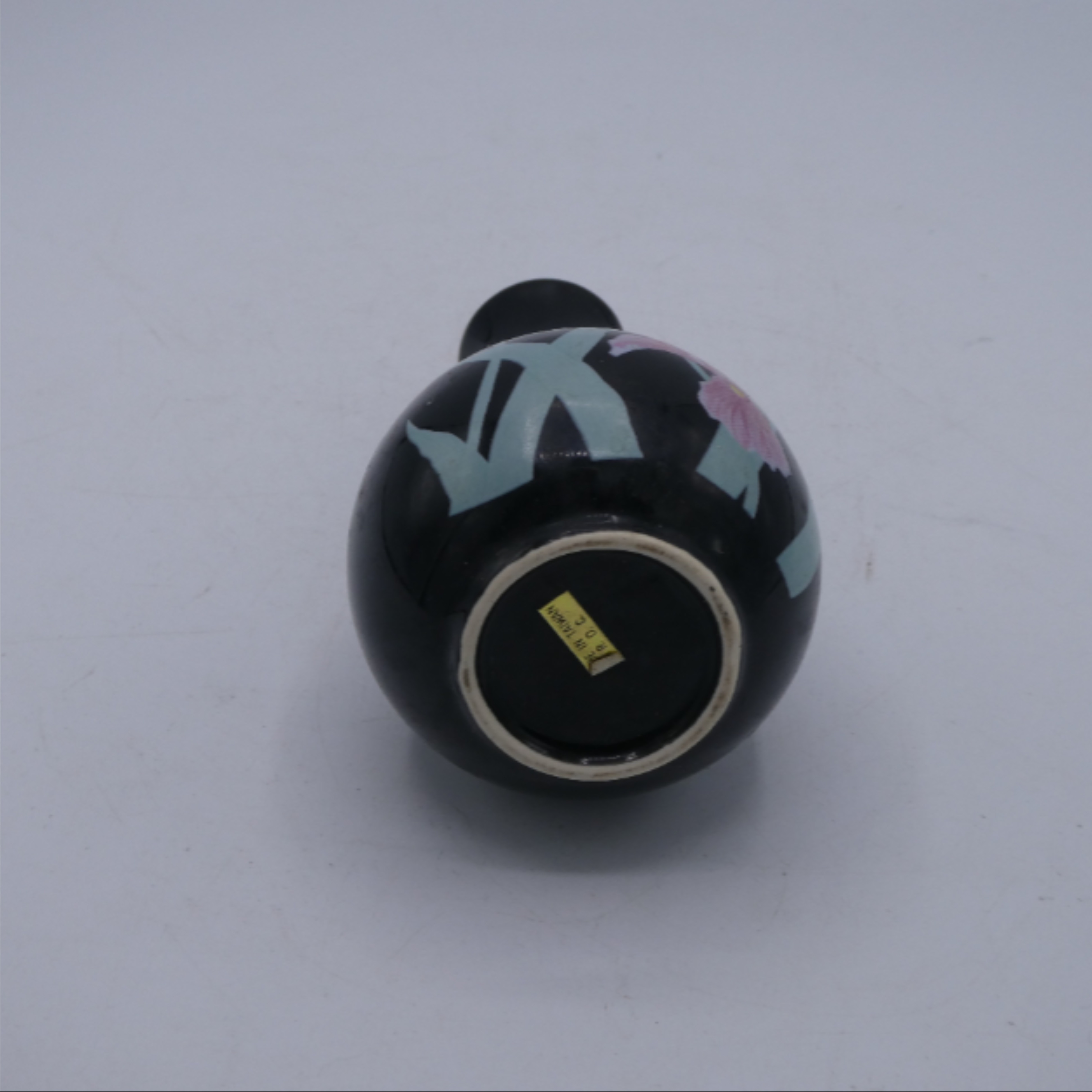Petit vase noir en céramique - Photo 2