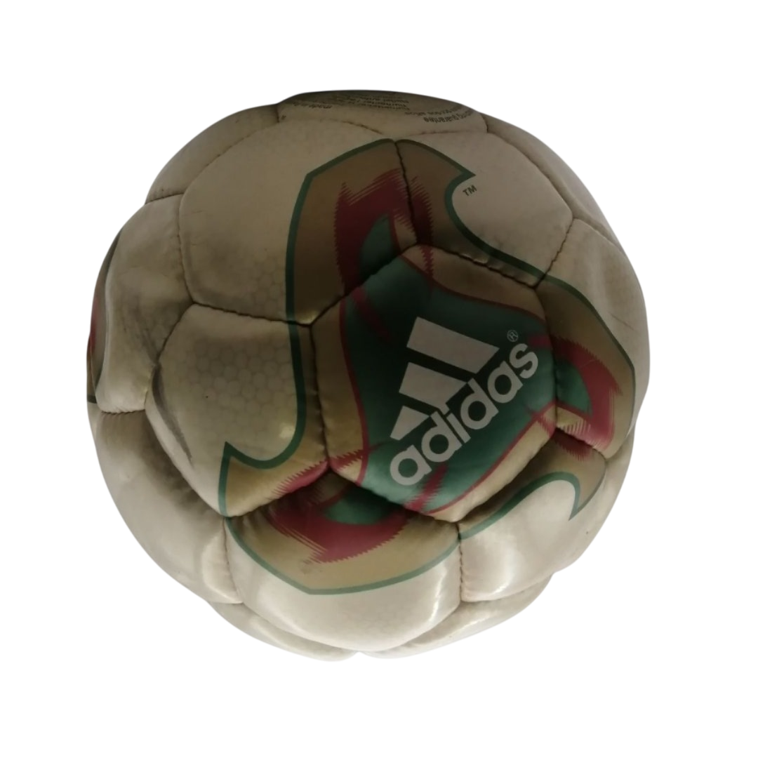 Ballon de Match Officiel Fevernova Football Adidas FIFA Coupe du Monde 2002 Bon état -  reconditionné disponible sur Label Emmaüs