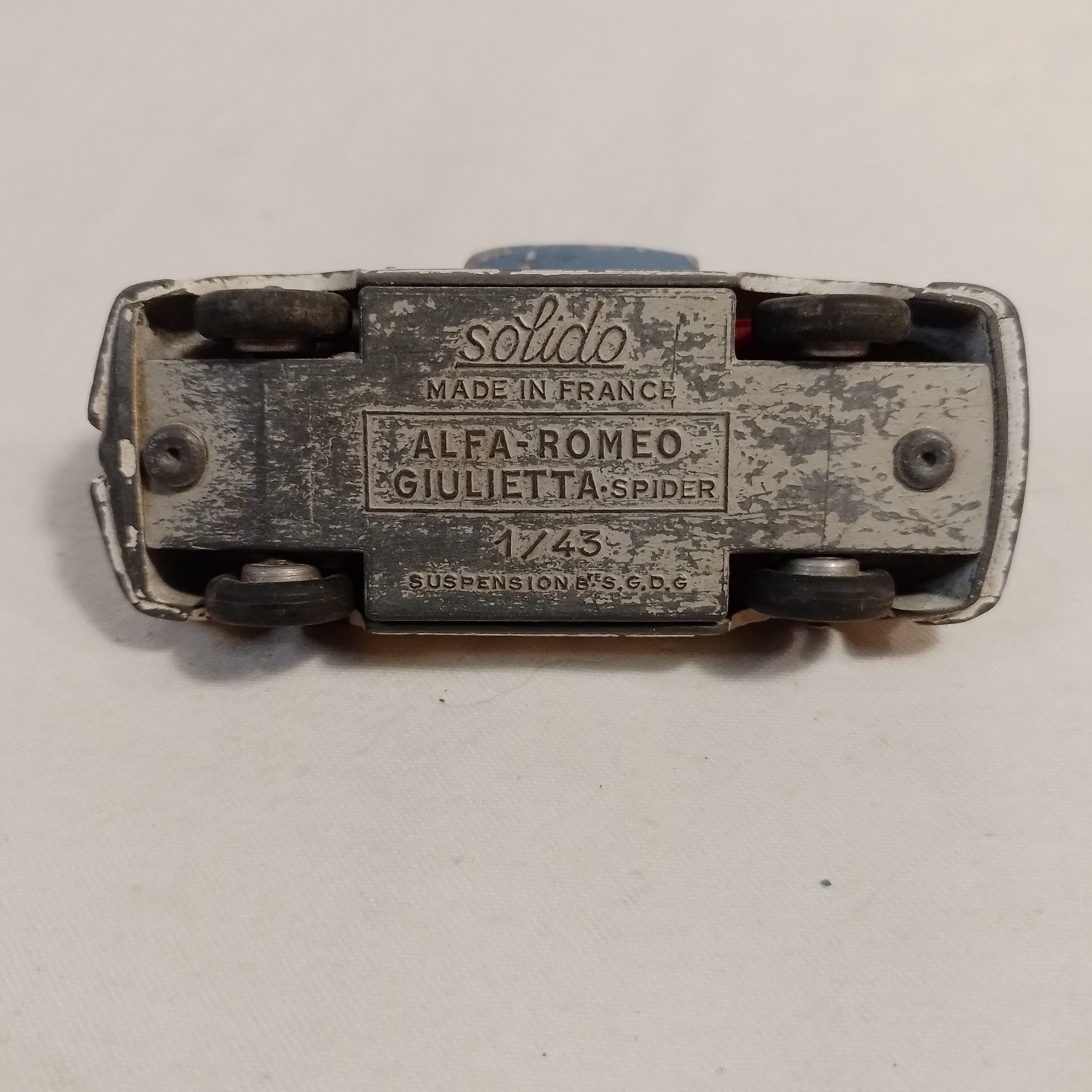 Voir photo 4 de Voiture miniature SOLIDO Alfa Romeo Guilietta Spider Voiture miniature SOLIDO Alfa Romeo Guilietta Spider - Vue 4 -