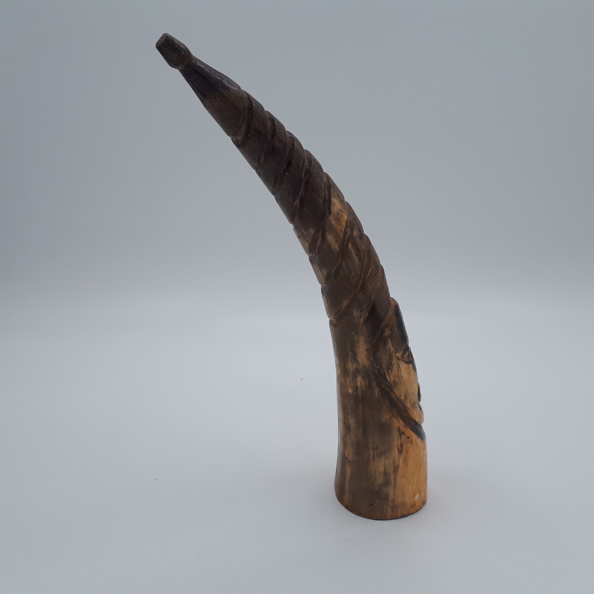 Statuette visage humain en corne sculptée - Bon état - Photo 2