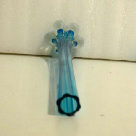 Voir photo 6 de Paire de soliflores en verre bleu 29 cm Paire de soliflores en verre bleu 29 cm Bon état - Vue 6 -