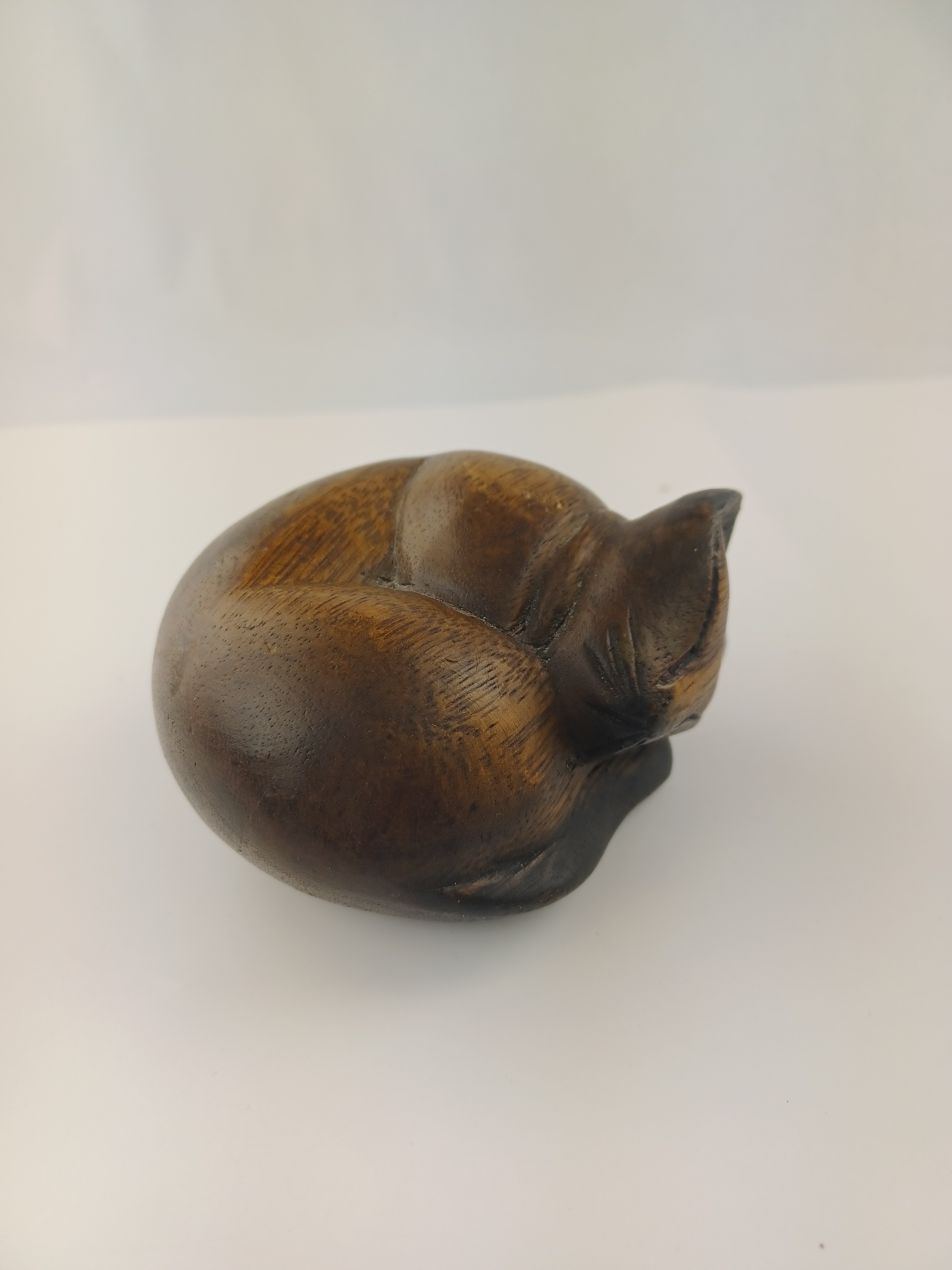 Petit chat de bois en boule de 10x10cm en bois sombre exotique léger - Photo 2