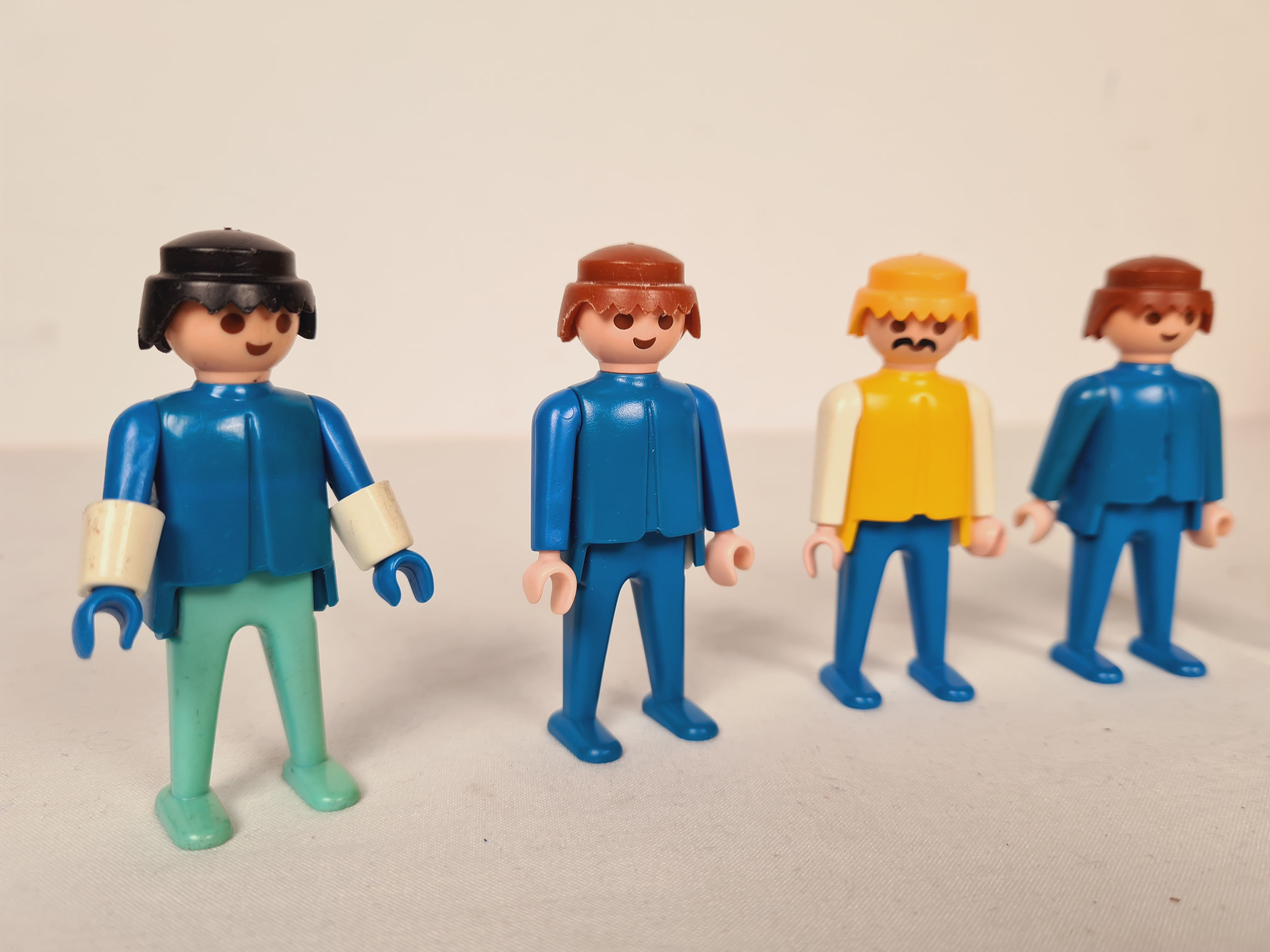 Playmobil sachet 5 figurines - 4 ans + - Bon état - Photo 2
