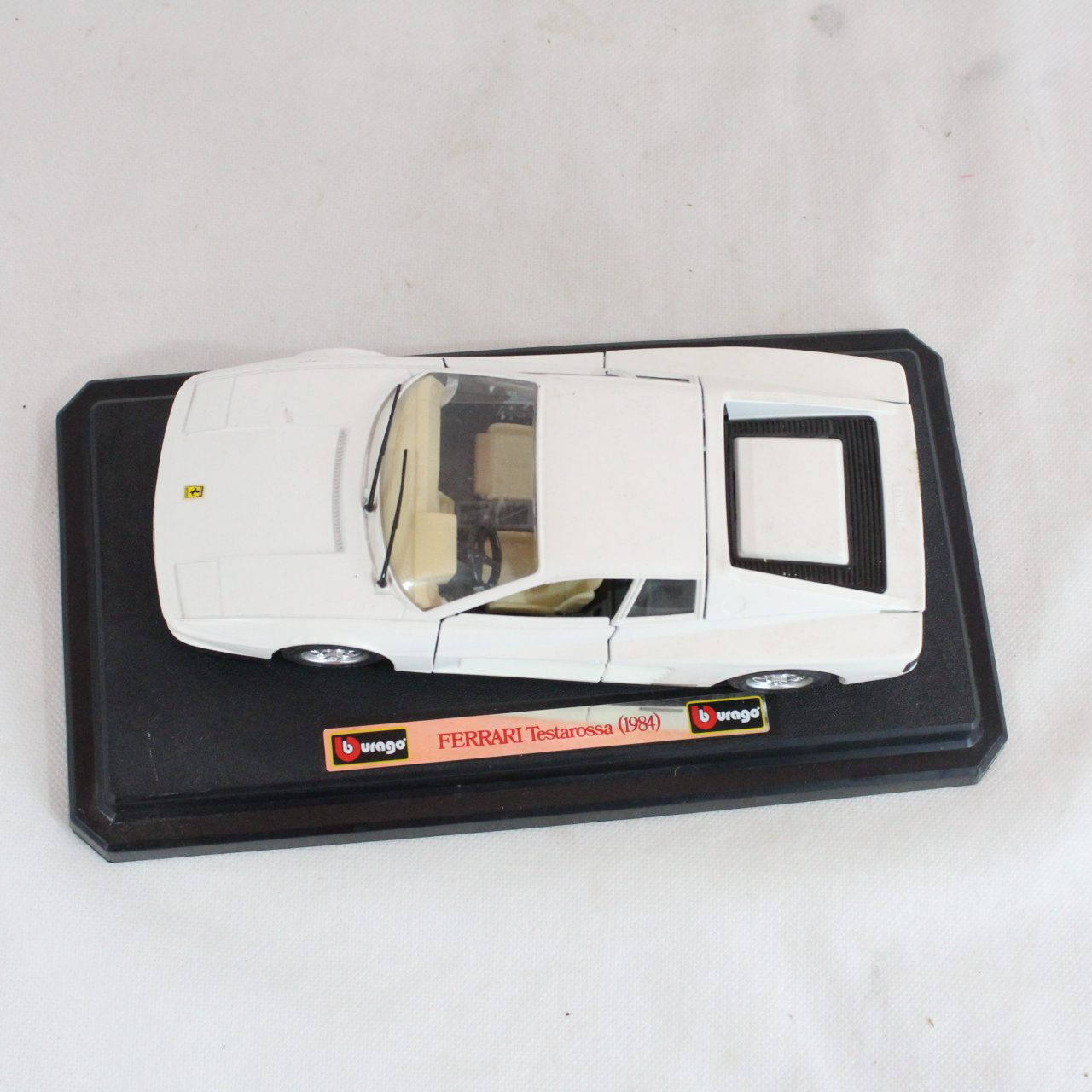 Voiture miniature Ferrari Testarosa 1984  - Vue 5 - 