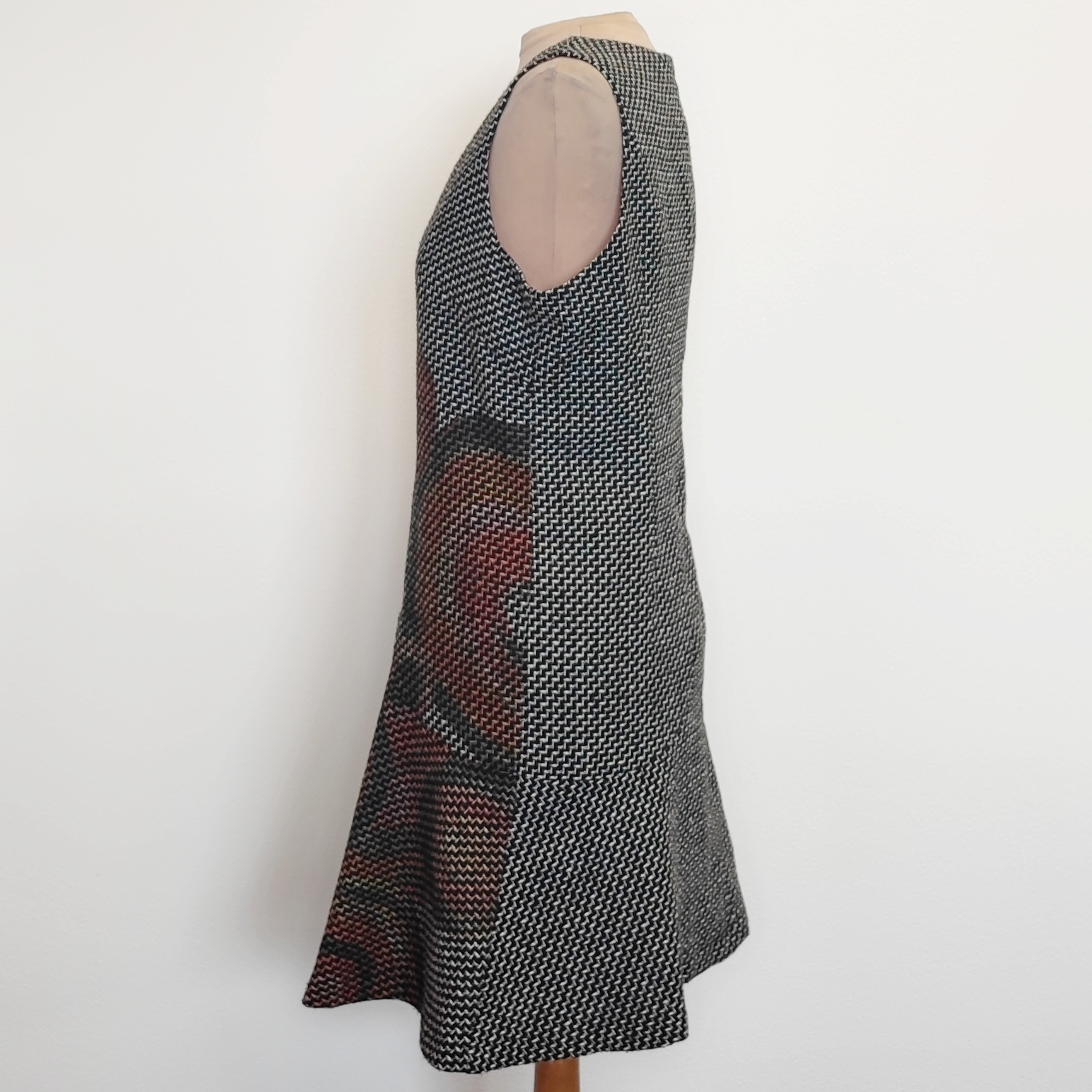 Voir photo 2 de DESIGUAL - Robe en maille tissée - 42 - Femme DESIGUAL - Robe en maille tissée - 42 - Femme Très bon état - Vue 2 -