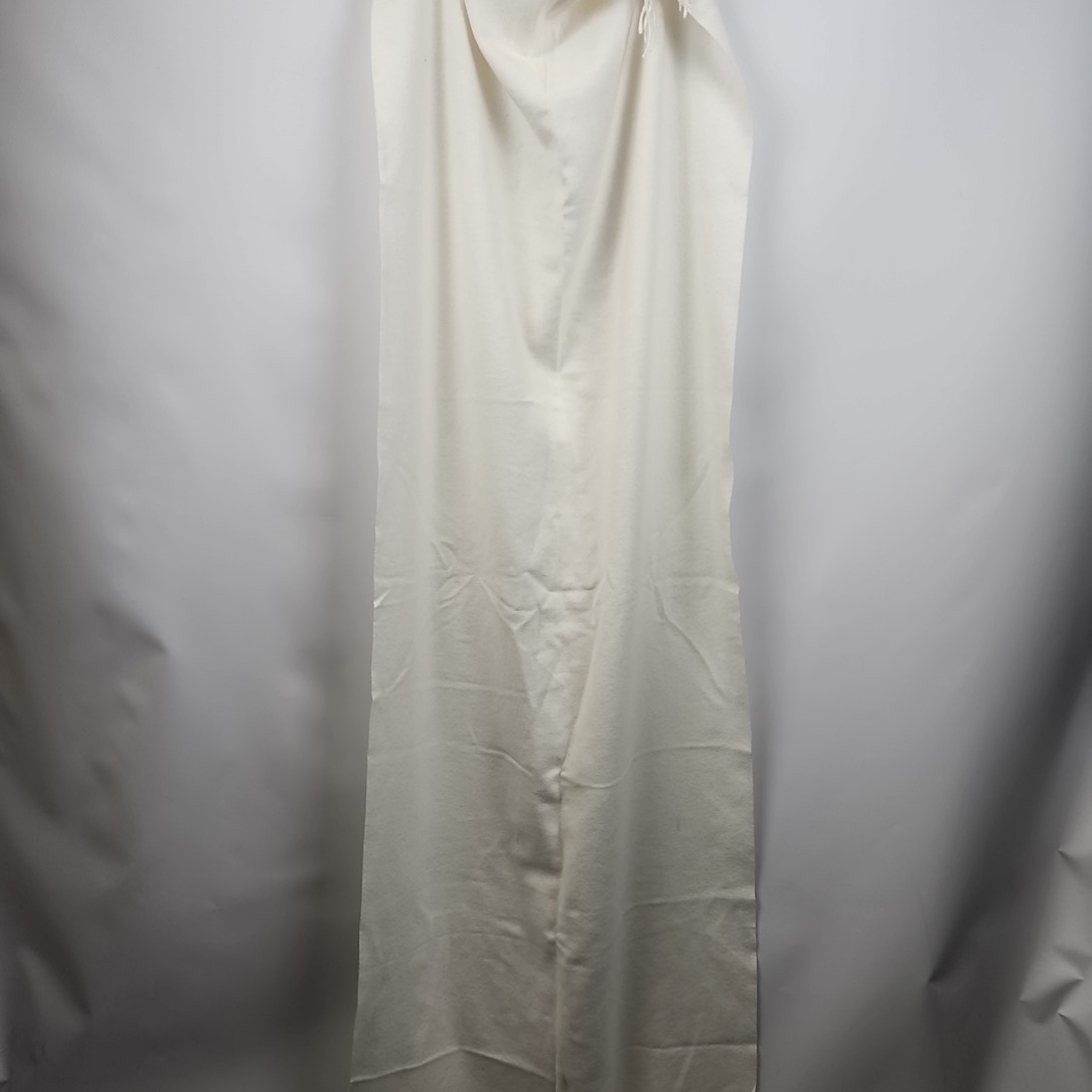 Voir photo 4 de Accessoire - Echarpe écru en cashmere/ laine/ viscose Accessoire - Echarpe écru en cashmere/ laine/ viscose Bon état - Vue 4 -