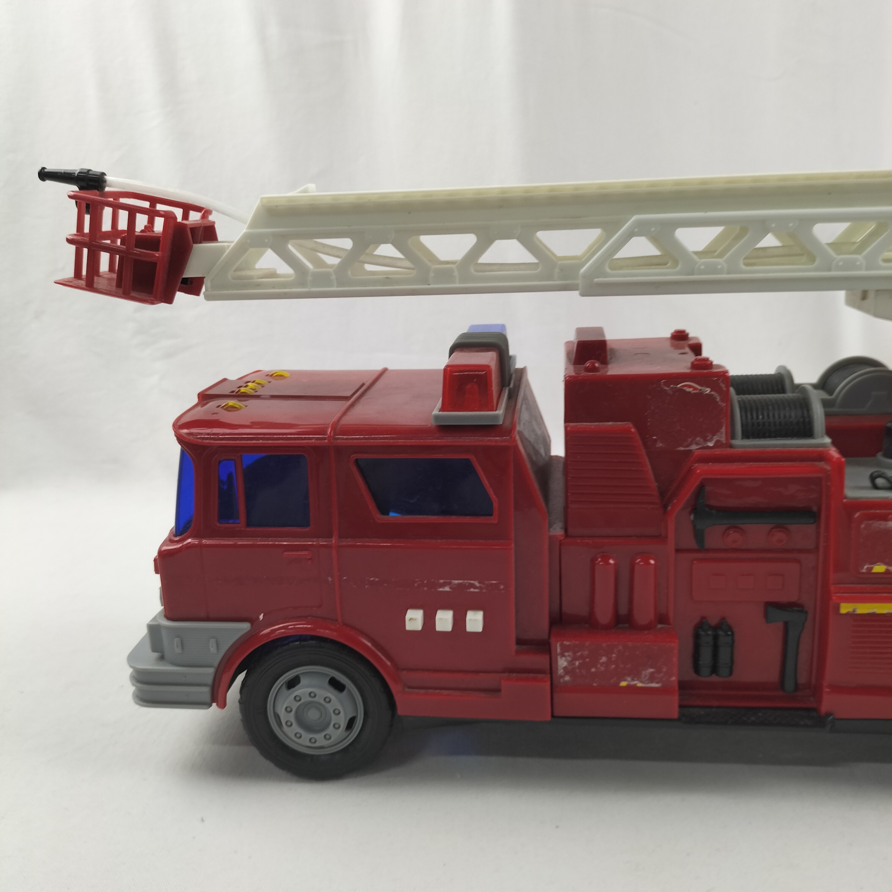 Jouet camion de pompier miniature décoratif (testé non fonctionnel)  - Vue 3 - 