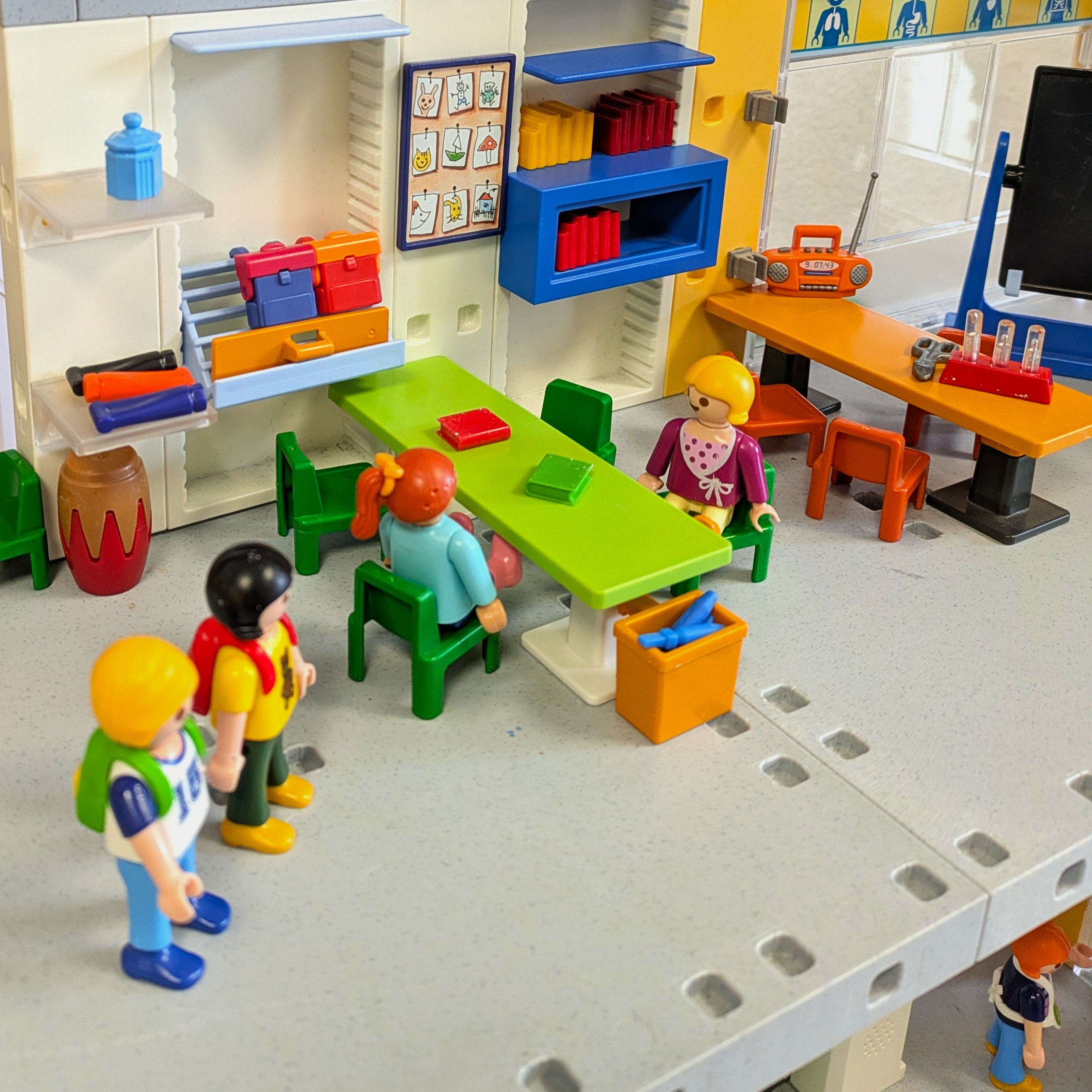 Grande École Équipée Playmobil 4324 – Comme neuve – Avec notice et accessoires Comme neuf - Vue 7 - 