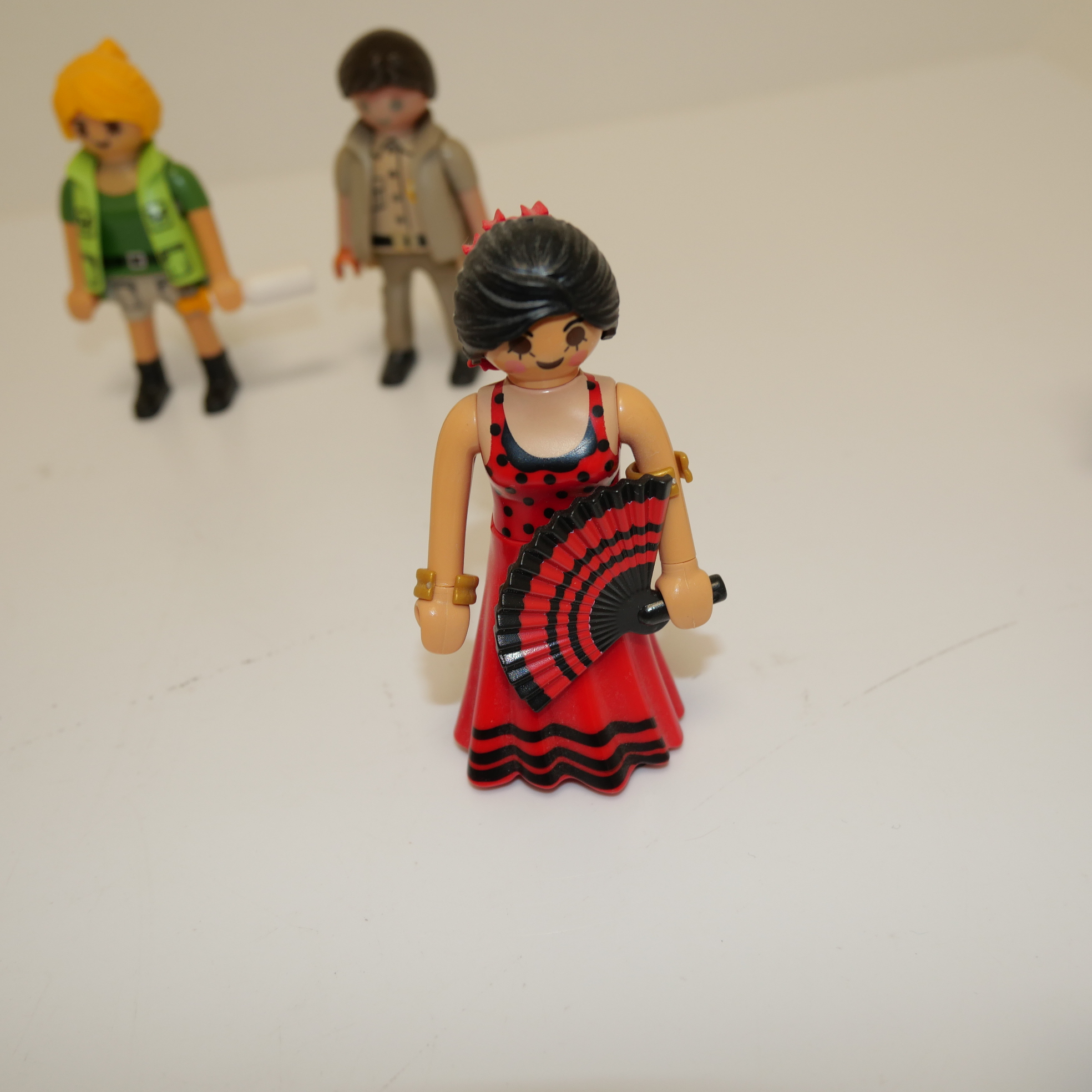 Voir photo 11 de Lot de 17 personnages Playmobil GEOBRA Lot de 17 personnages Playmobil GEOBRA Bon état - Vue 11 -