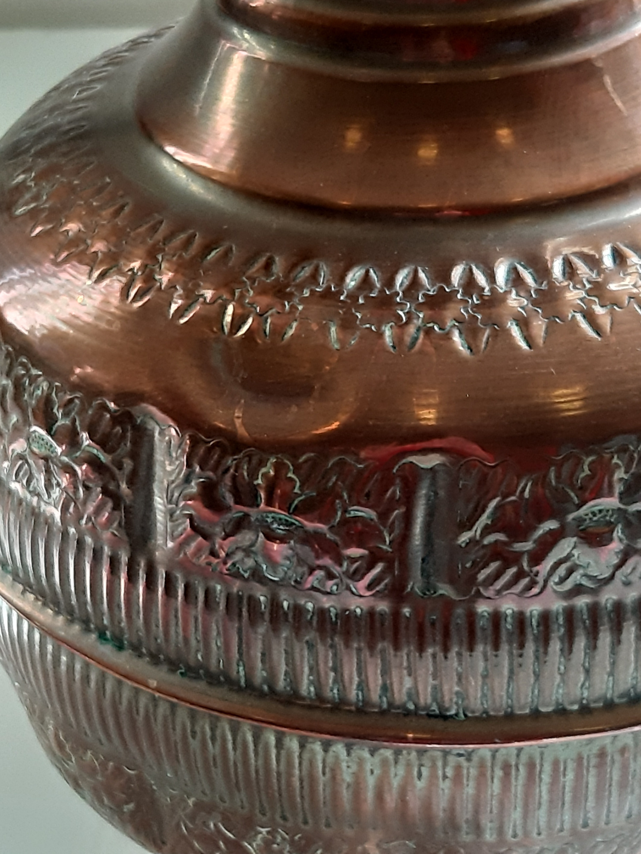 Vase amphore en cuivre gravé, décor floral, vintage  - Photo 5