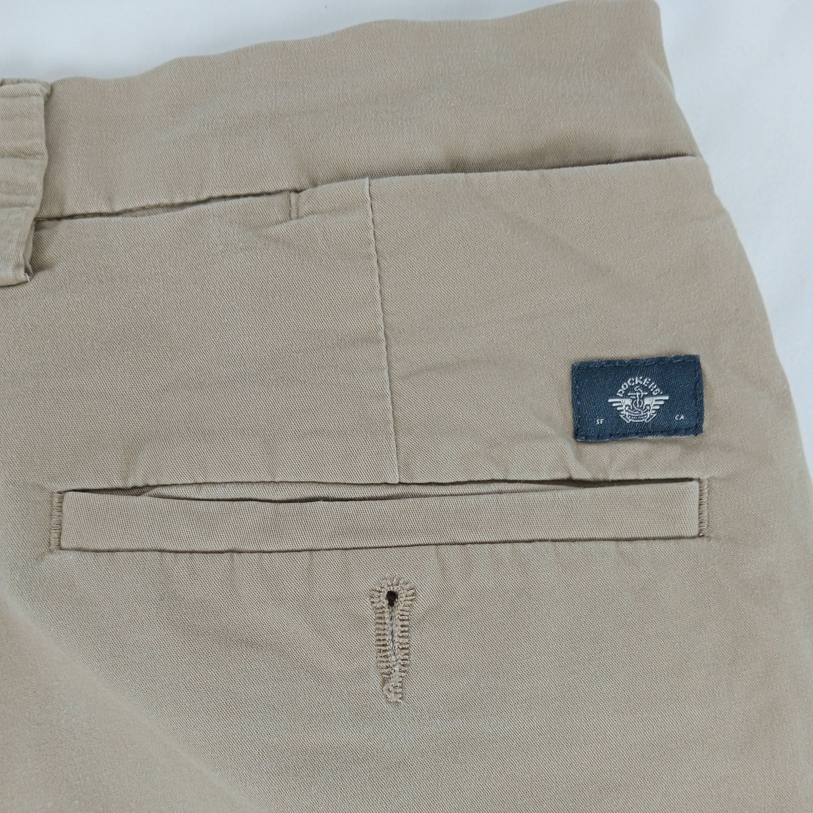 Bermuda homme de la marque Dockers coupe mi- longue de couleur kaki taille US 34/ FR 42 - Photo 5