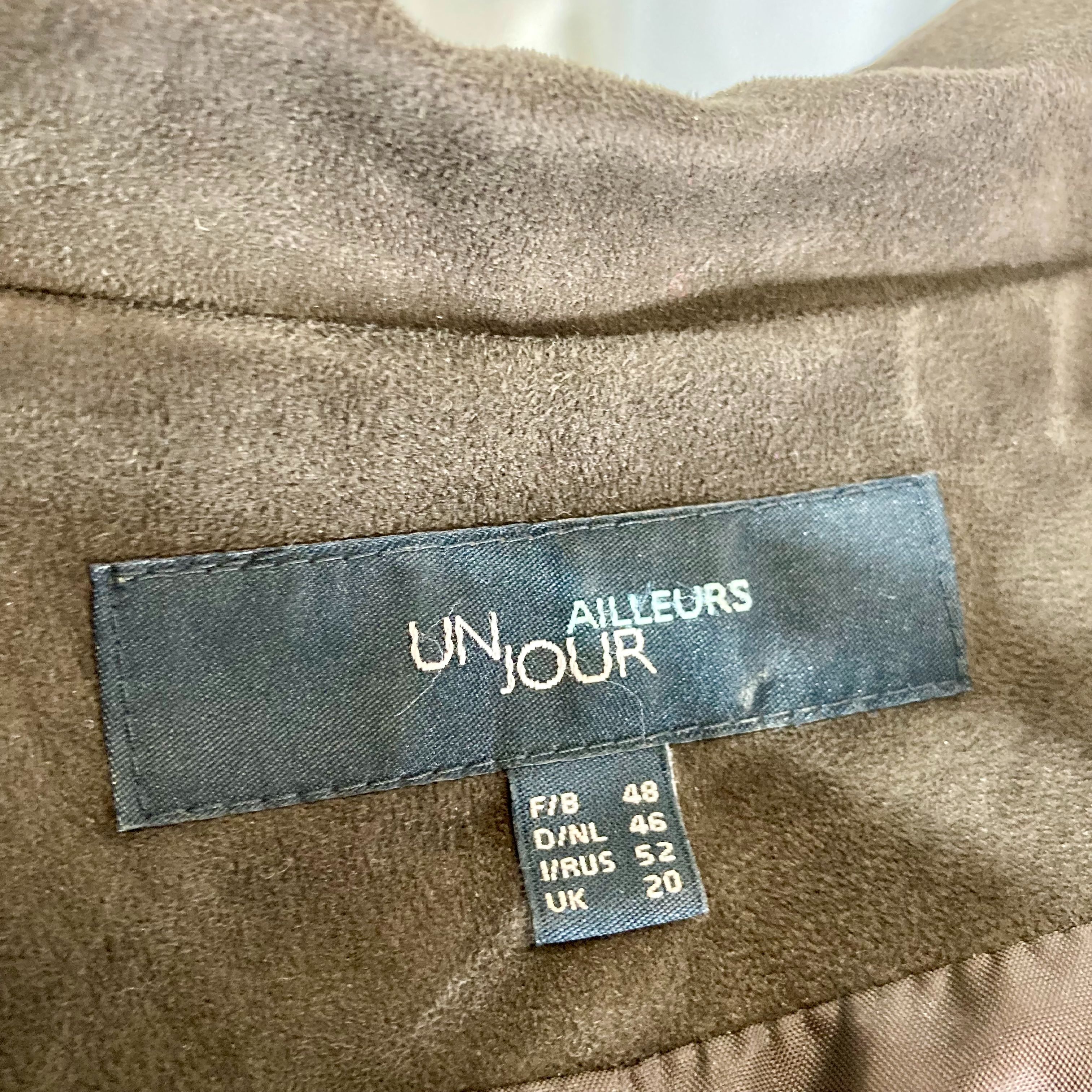 Voir photo 6 de Veste femme un jour ailleurs T.48 Veste femme un jour ailleurs T.48 Très bon état - Vue 6 -