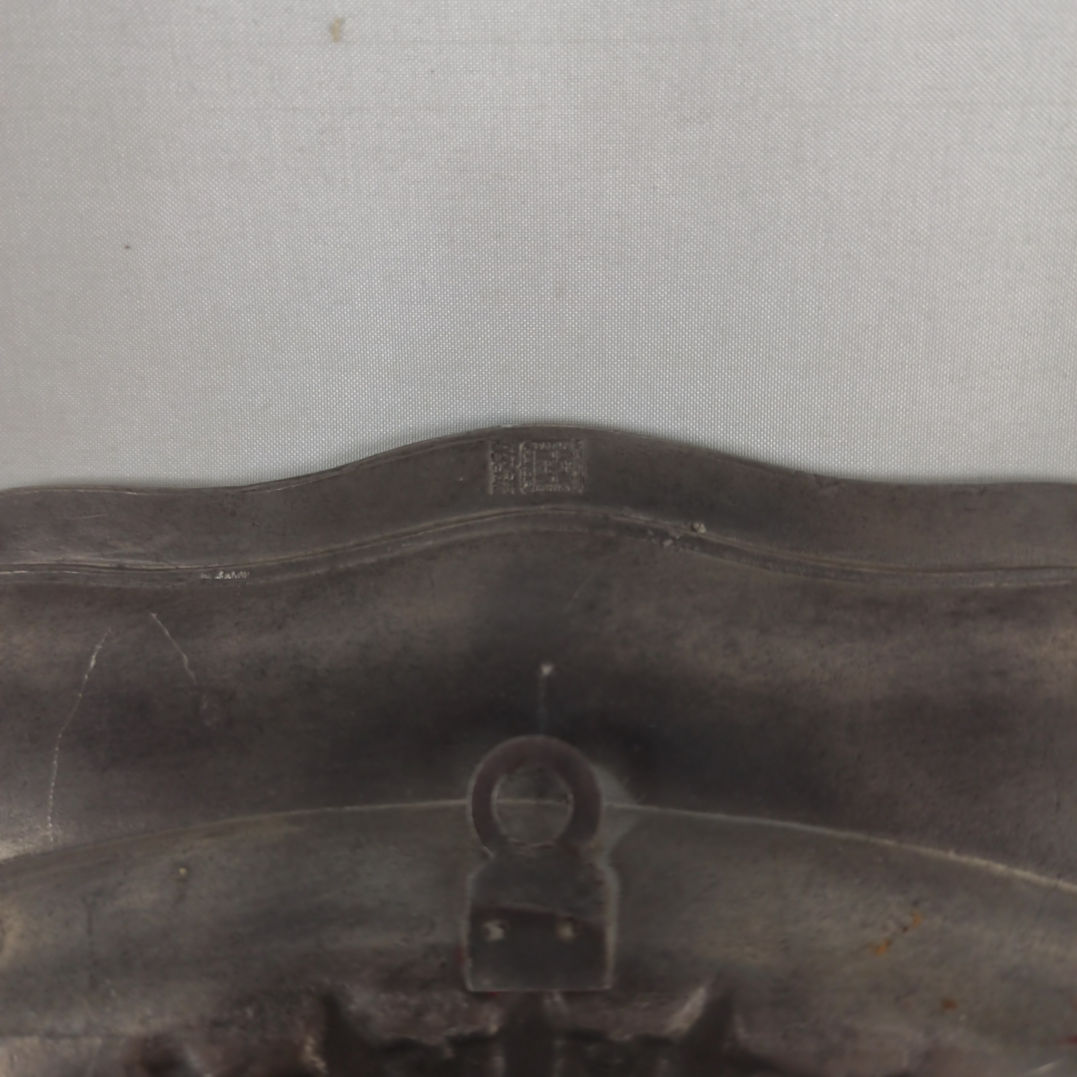 Plat décoratif en étain - Bon état - Photo 7