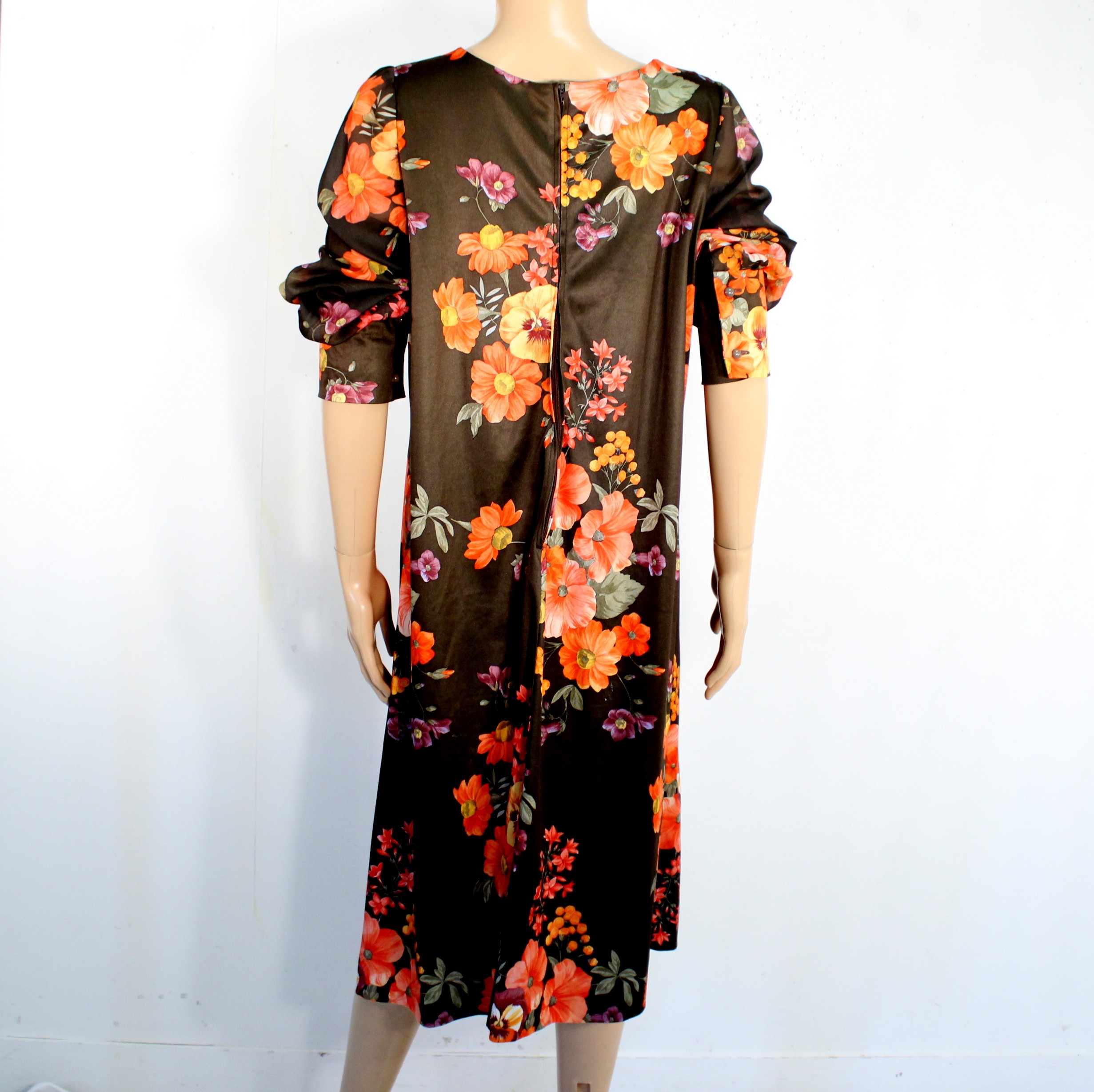 Voir photo 4 de Robe Vintage Marron Fleurie Orange Taille Estimée XL Robe Vintage Marron Fleurie Orange Taille Estimée XL - Vue 4 -