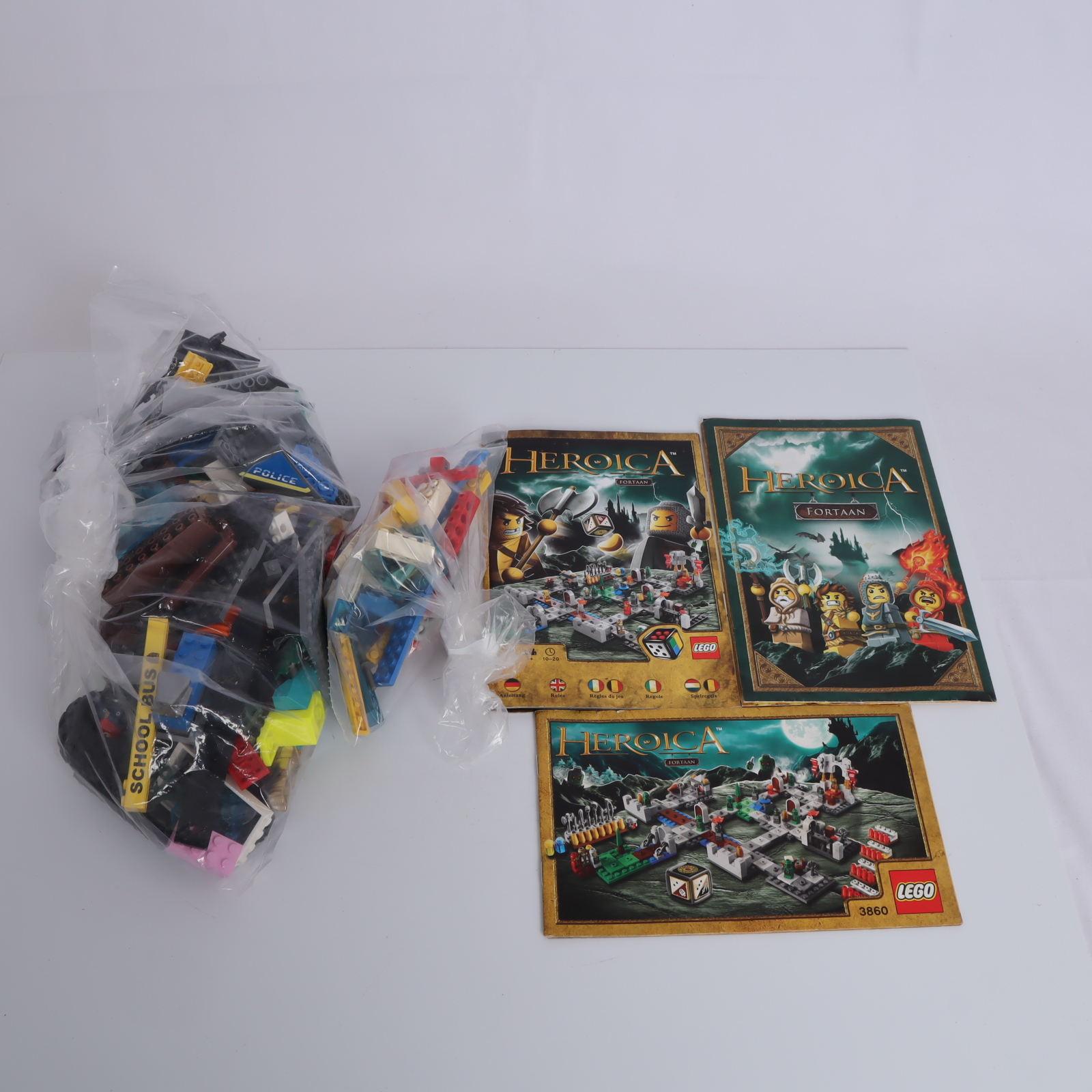 Voir photo 2 de Lego vrac jeux MINOTAURUS et HEROICA FORTAAN Lego vrac jeux MINOTAURUS et HEROICA FORTAAN - Vue 2 -