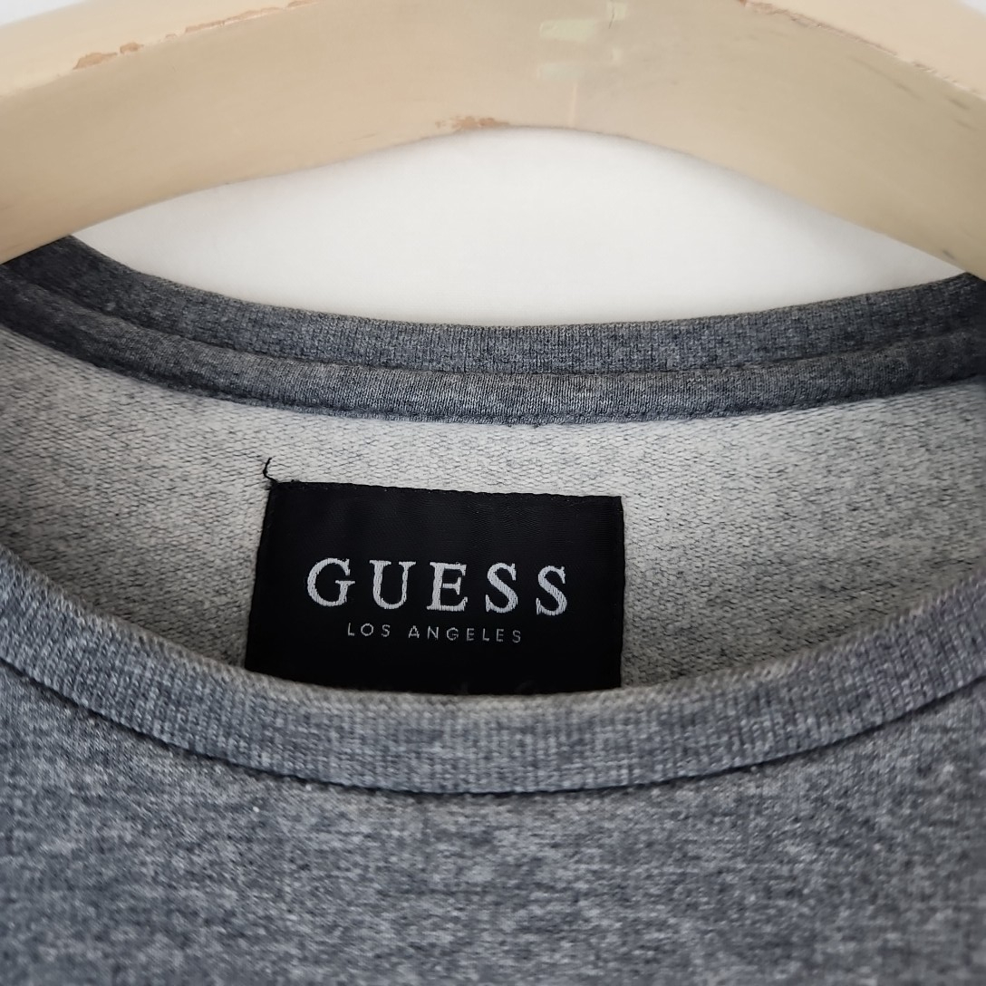 Guess - Pull gris en coton - Taille L mesure carrure poitrine = 52 cm longueur= 64 cm Très bon état - Vue 4 - 