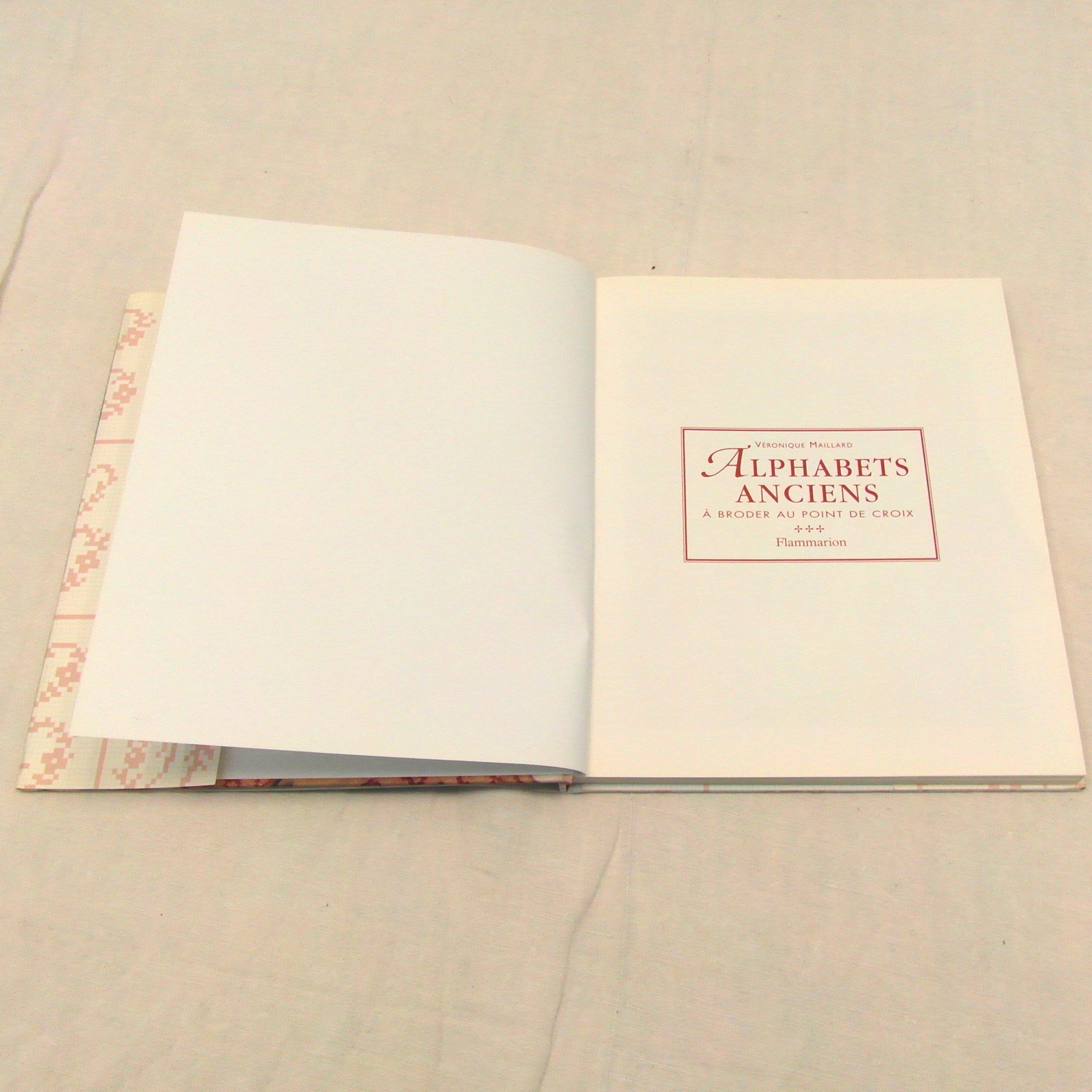 洋書 ALPHABETS ANCIENS A BRODER AU POINT 洋書 ALPHABETS ANCIENS A BRODER AU POINT Amazon.co.jp