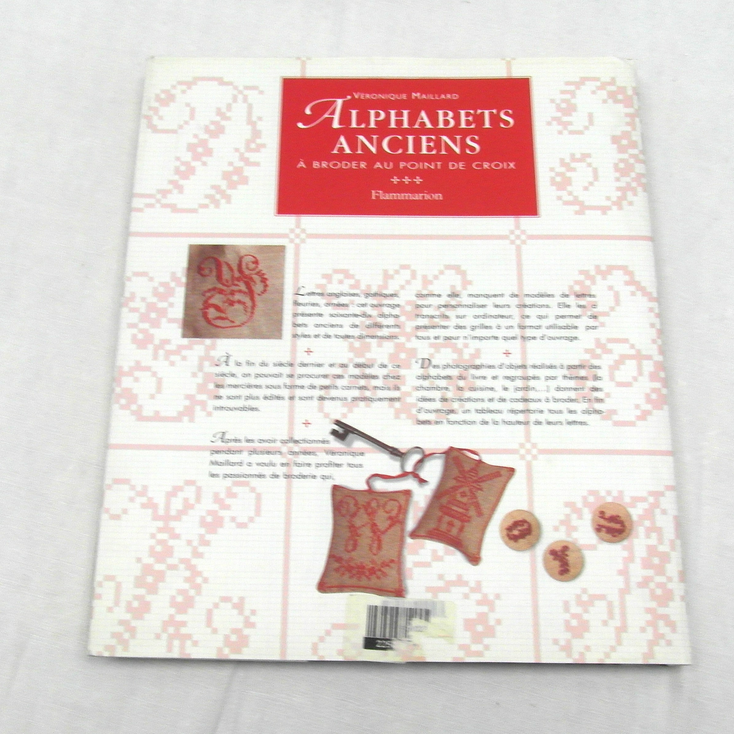 洋書 ALPHABETS ANCIENS A BRODER AU POINT Amazon.co.jp: Alphabets anciens a broder au point de croix : 本
