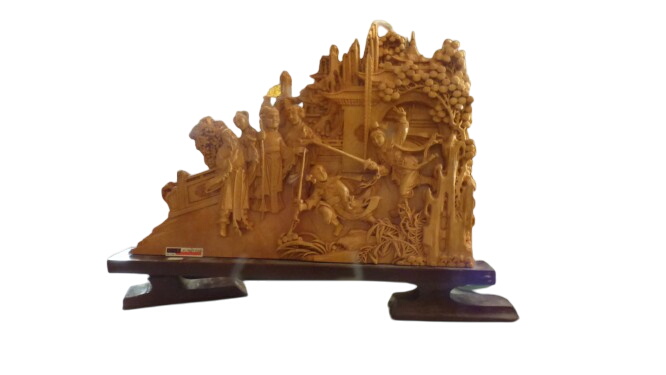 Haut relief Asiatique en bois sculpté et son support - scène de samourais - Photo 0