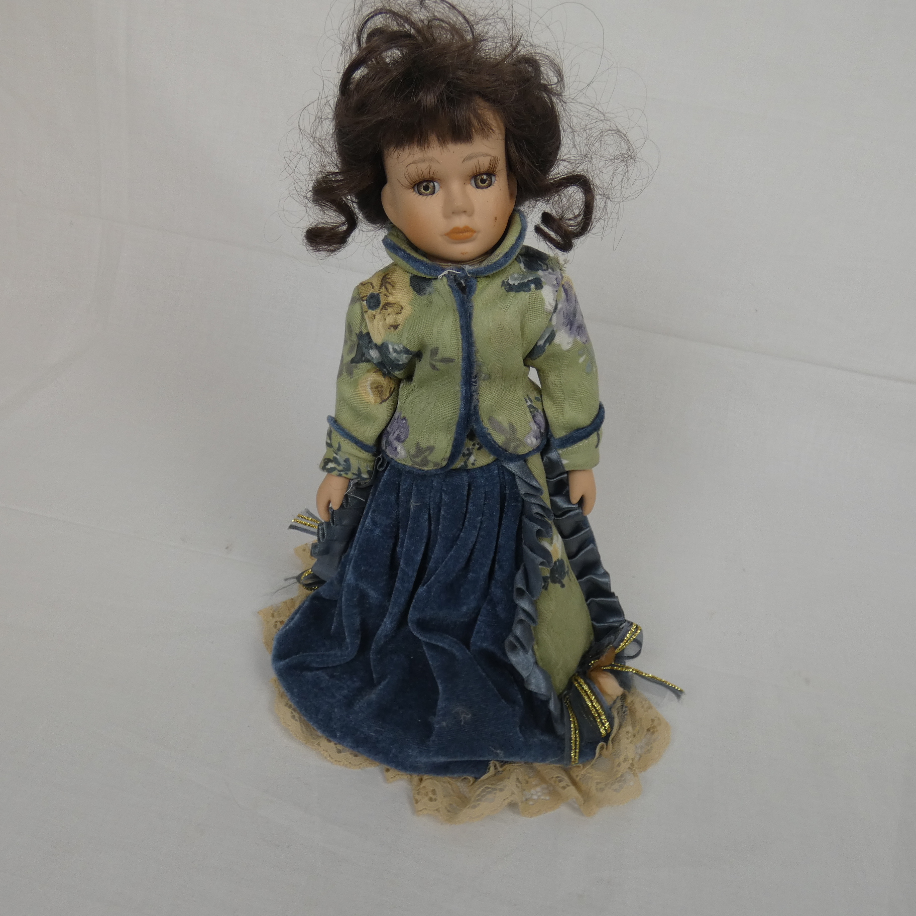 Poupée Féminine Vintage  Très bon état - Vue 3 - 