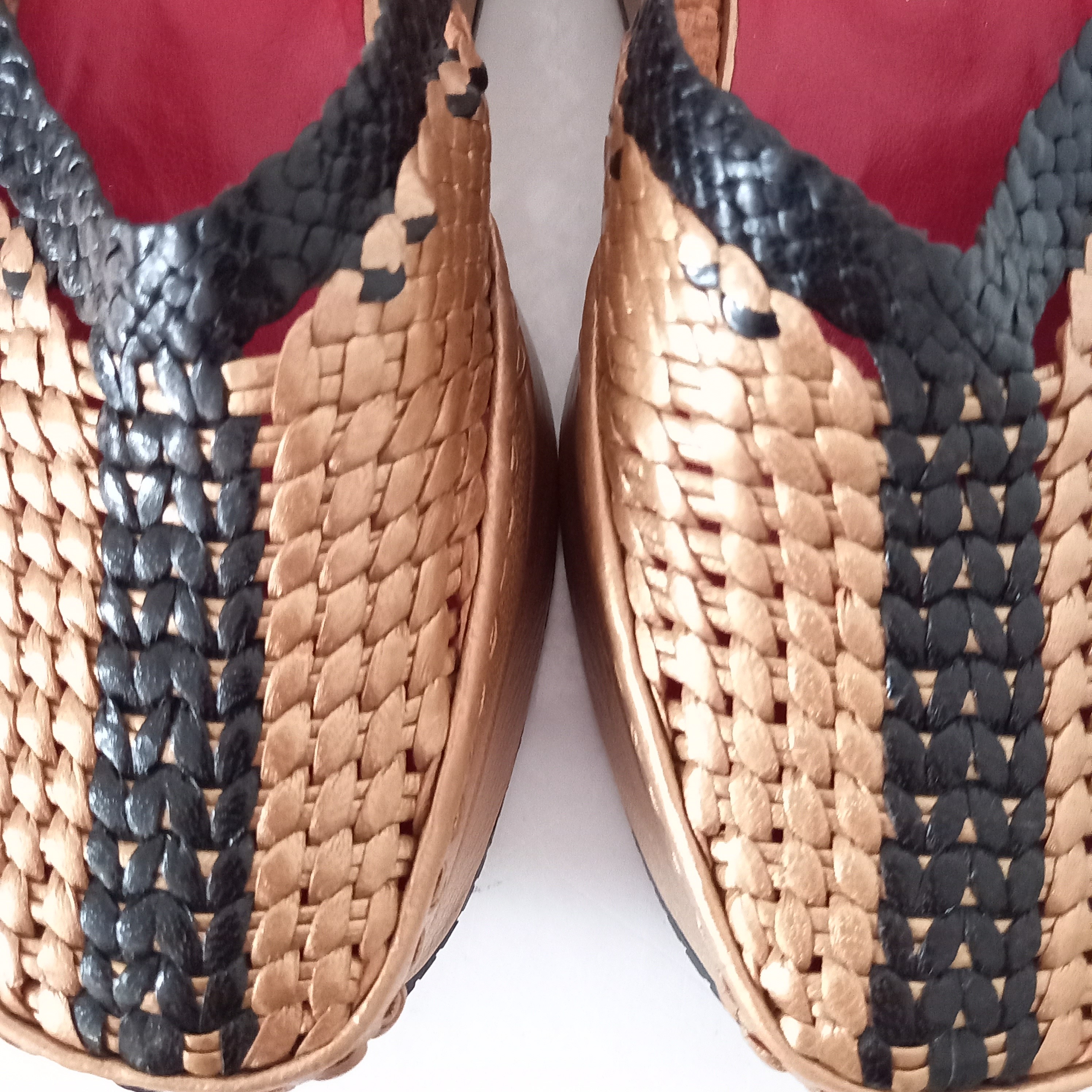 Voir photo 2 de Chaussures femme doré Stéphane Kélian pointure 39 Chaussures femme doré Stéphane Kélian pointure 39 Bon état - Vue 2 -