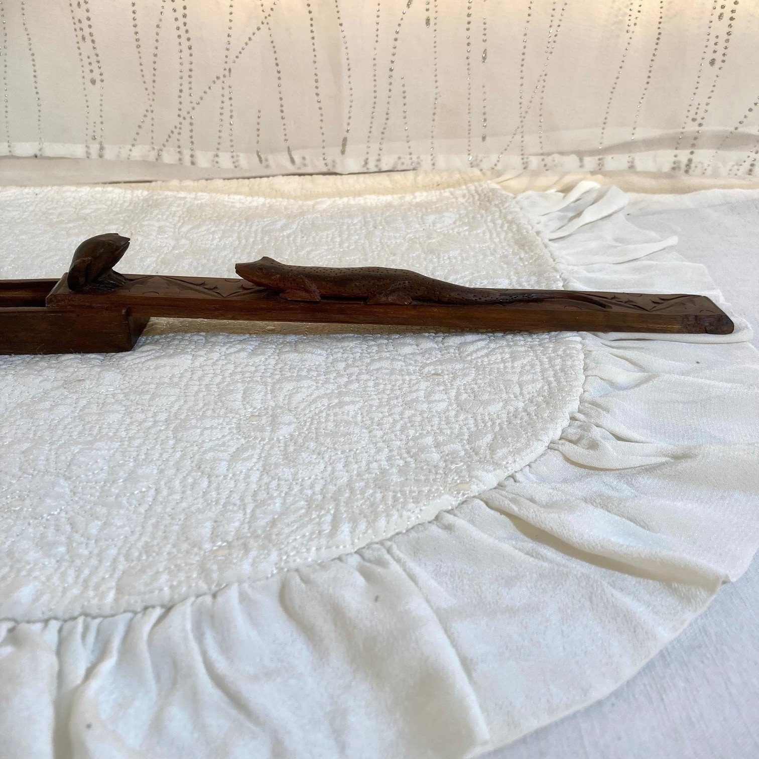 Boite vintage sculpté en ébène - Photo 2