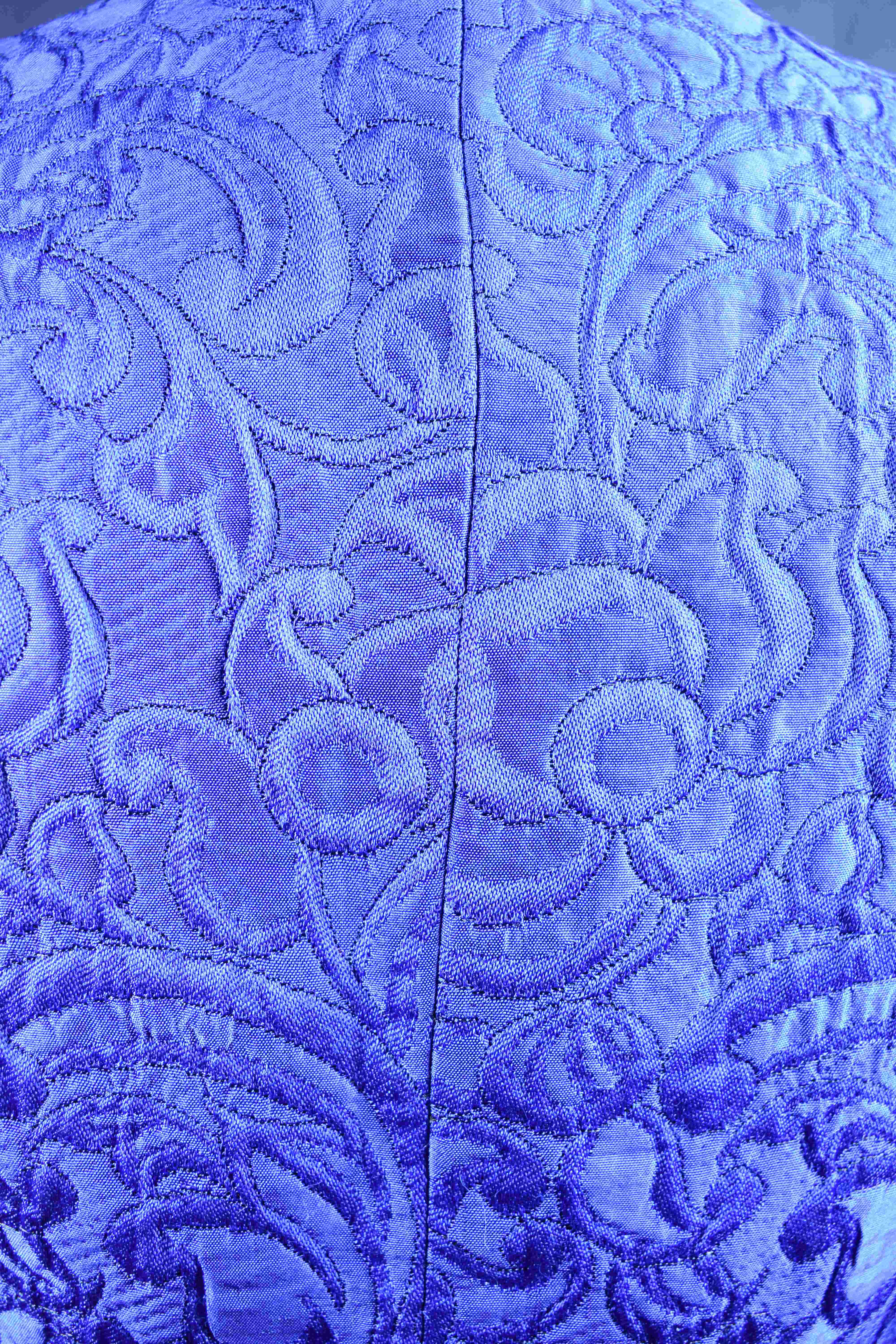 Voir photo 8 de Veste " vintage " Guy LAROCHE, bleu électrique taille 34, saison 2003. Veste " vintage " Guy LAROCHE, bleu électrique taille 34, saison 2003. Bon état - Vue 8 -