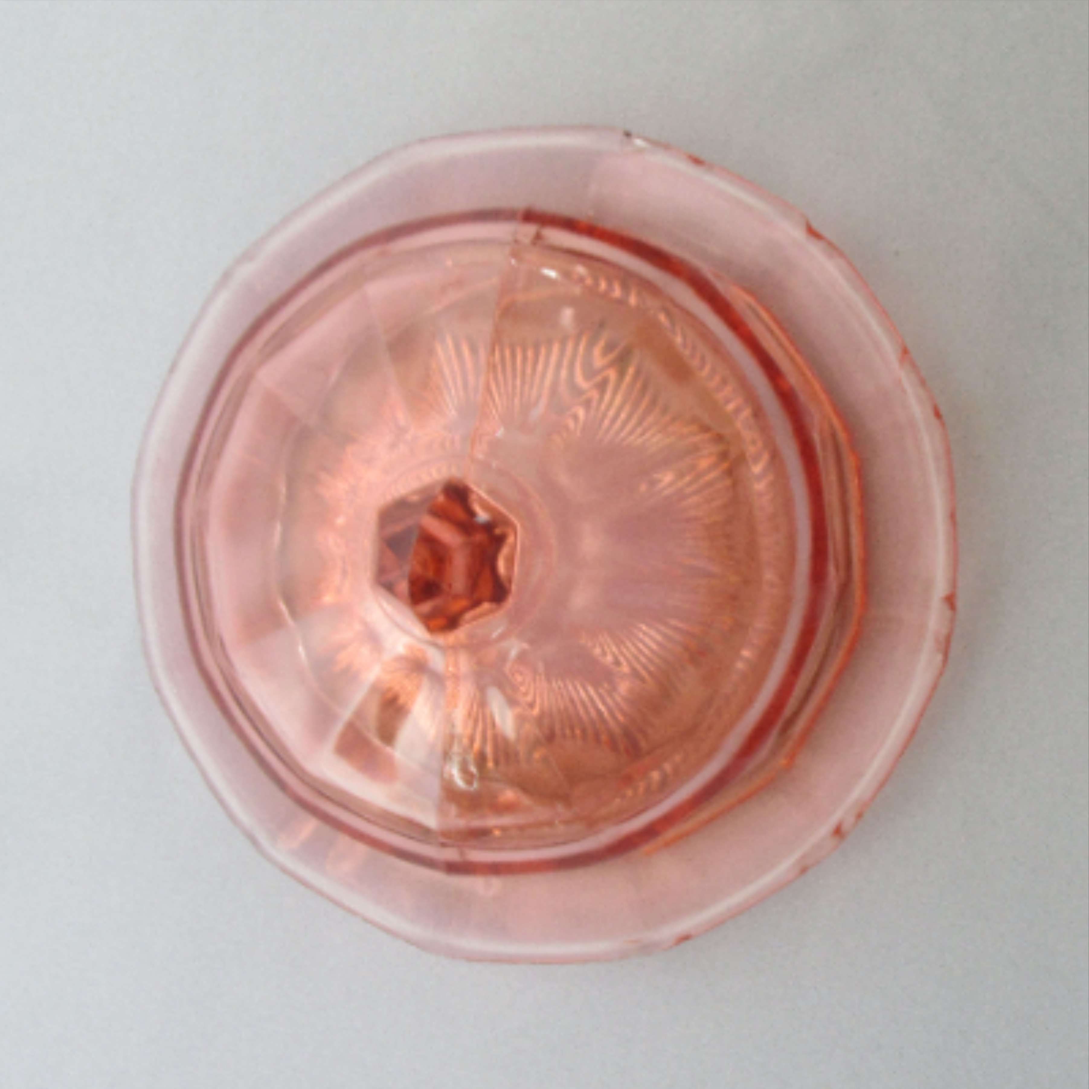 Plateau + cloche en verre moulé rose Art-déco État correct - Vue 2 - 